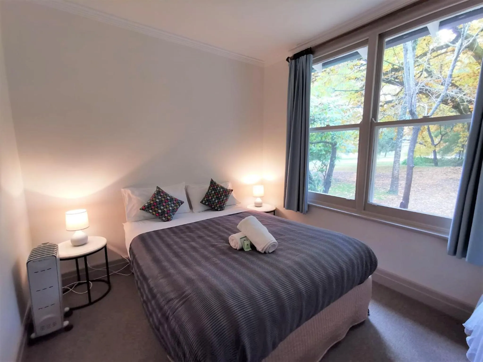 Bed in Elm Lodge Bright