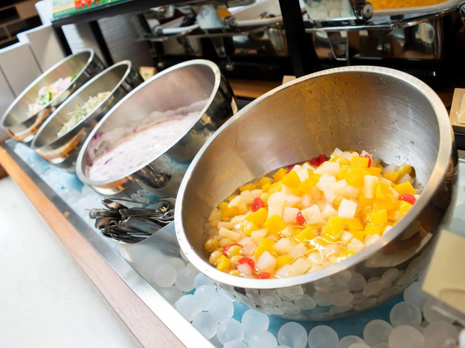 Buffet breakfast in Super Hotel Shinyokohama