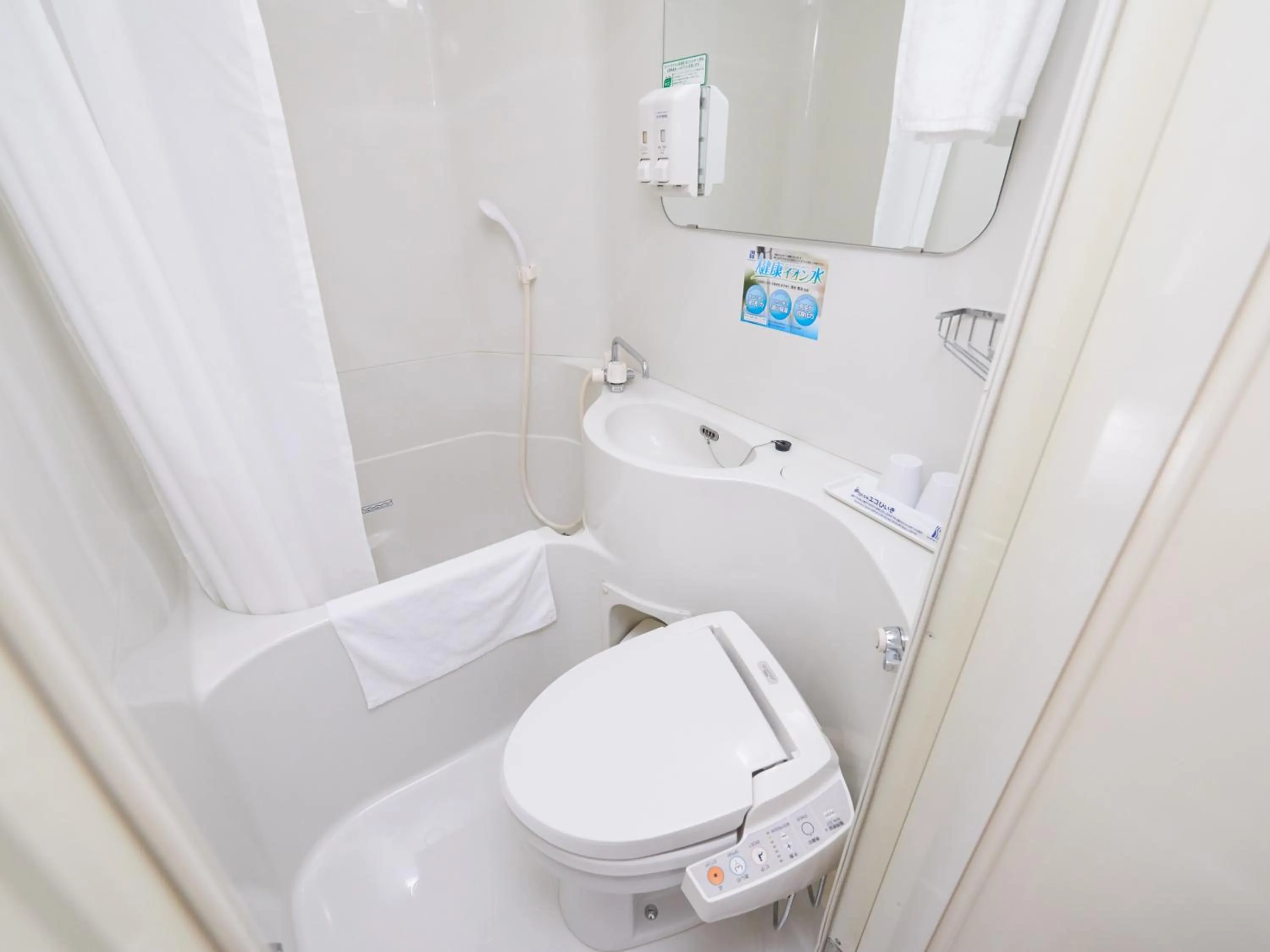 Shower in Super Hotel Shinyokohama