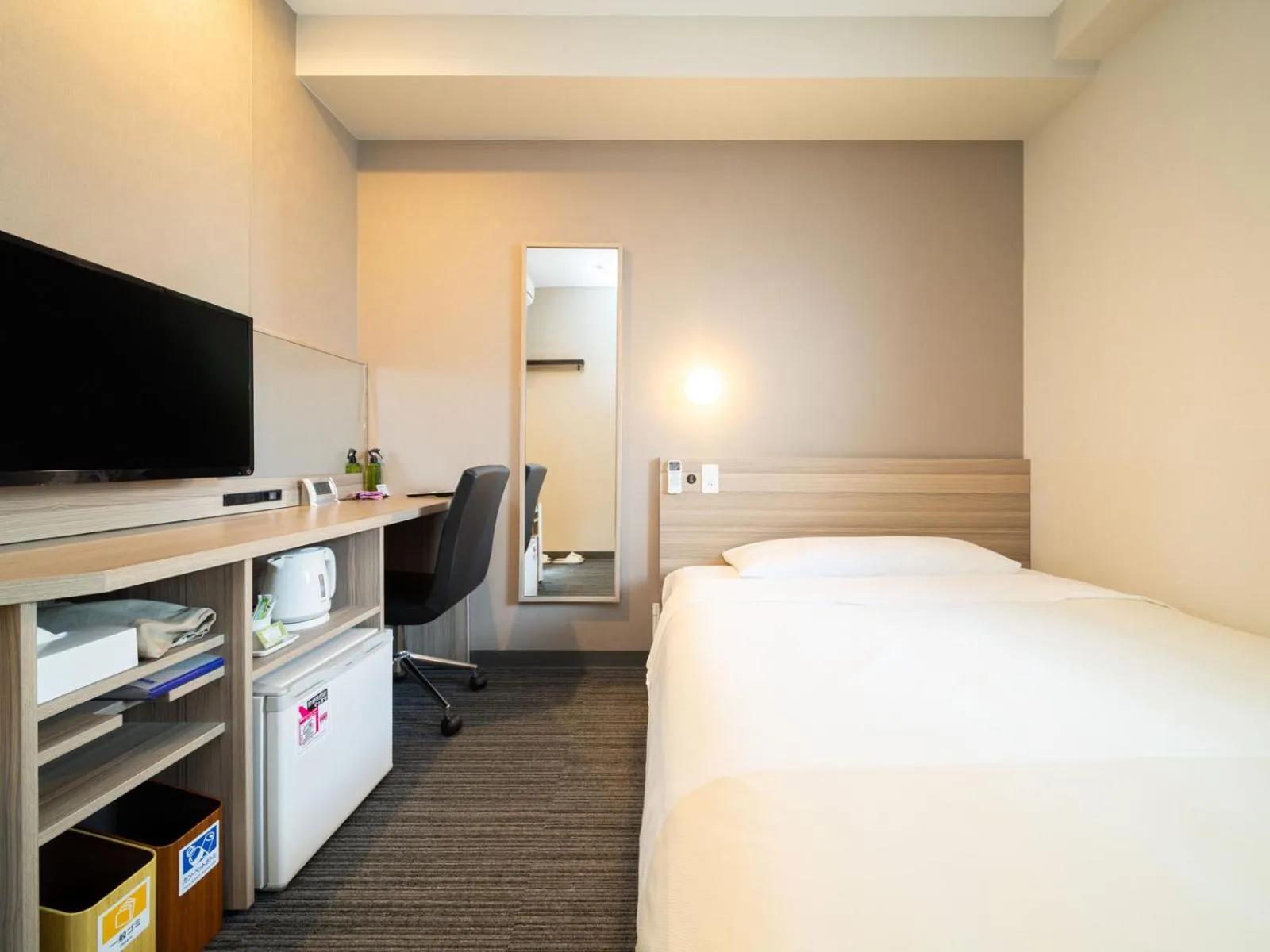 Bed in Super Hotel Shinyokohama