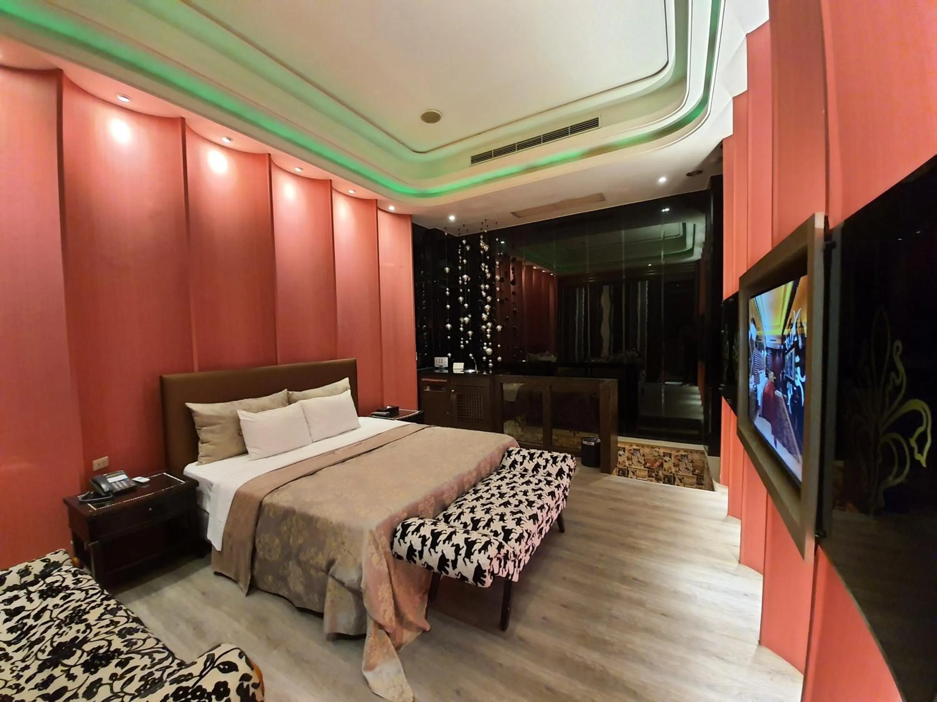 Photo of the whole room, Bed in Jinsha Motel