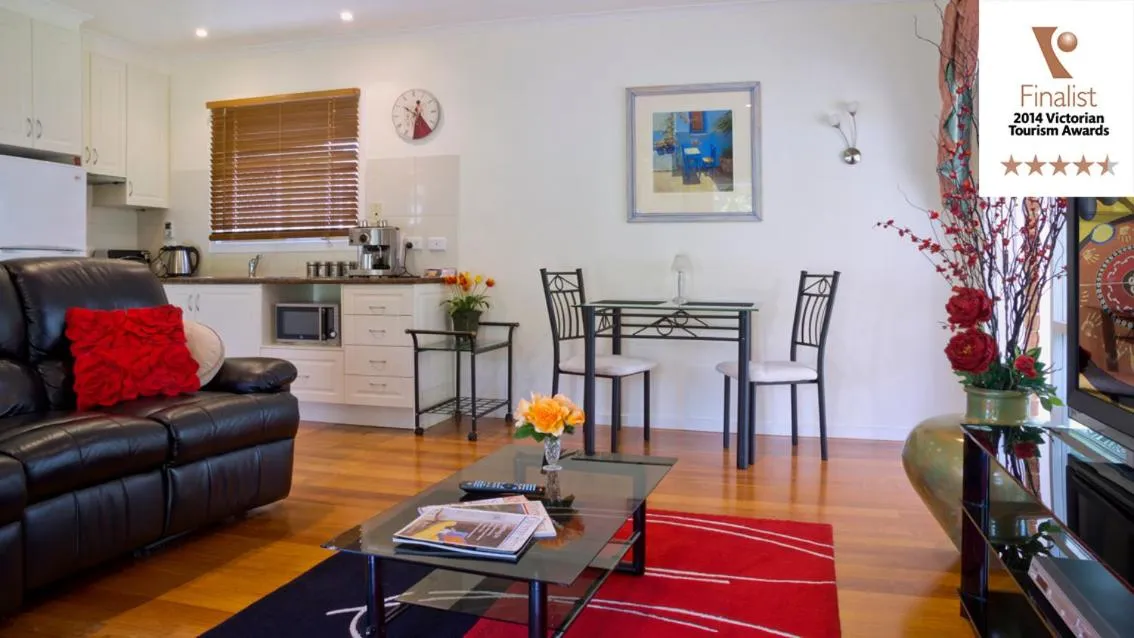 TV and multimedia in Lakeside Cottage Luxury B&B