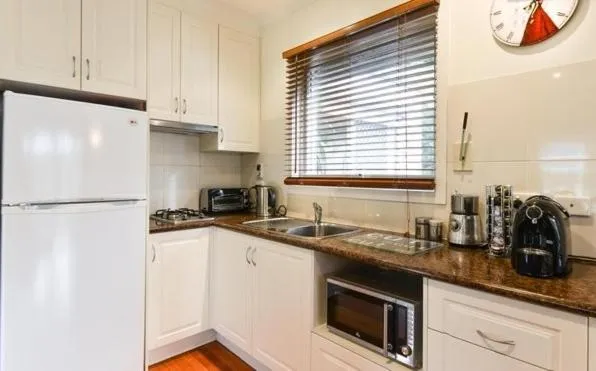 Coffee/tea facilities in Lakeside Cottage Luxury B&B