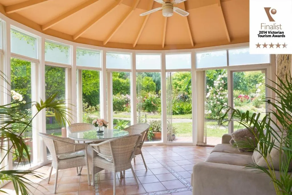 Dining area in Lakeside Cottage Luxury B&B