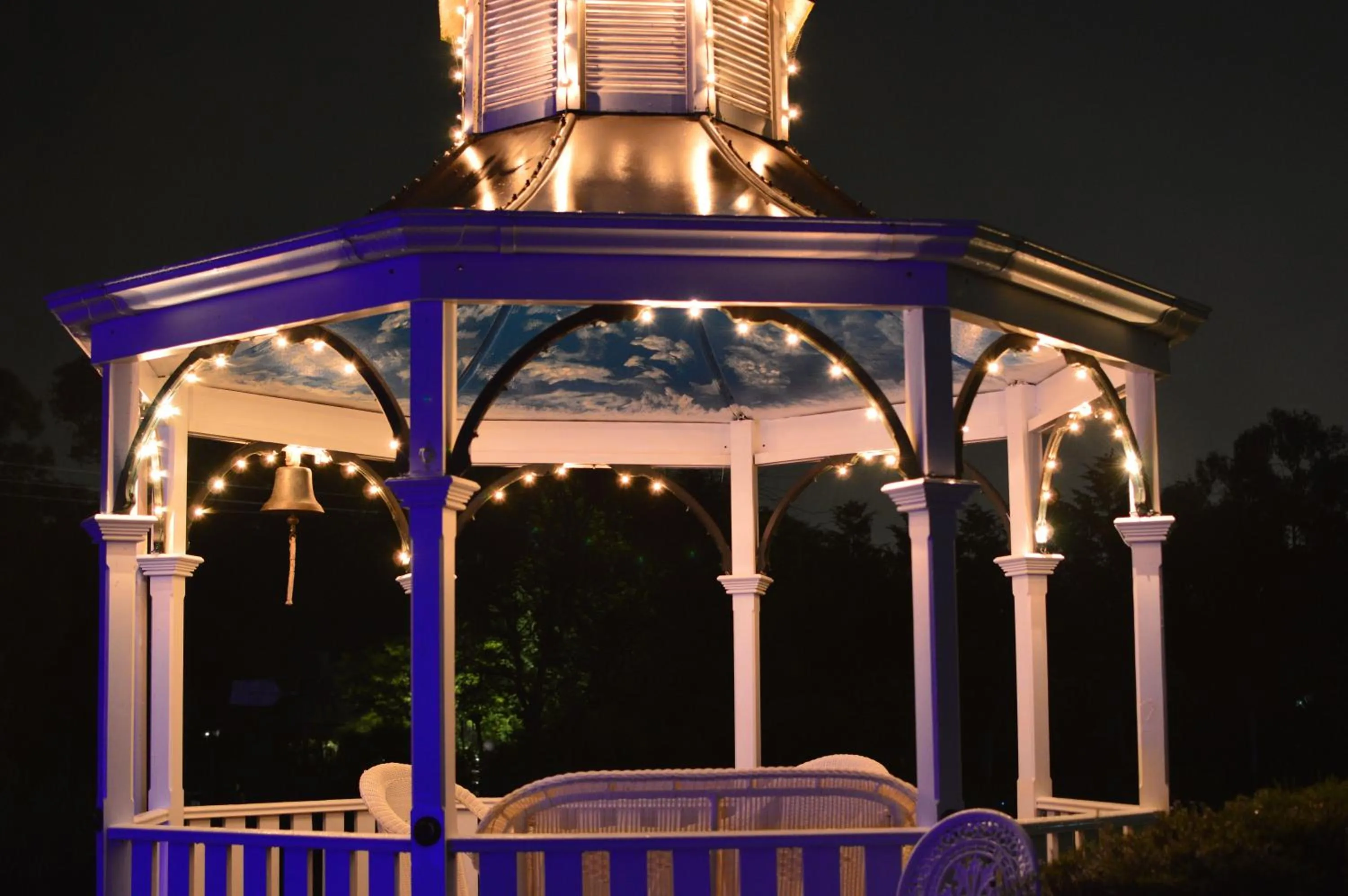 Facade/entrance in Lakeside Cottage Luxury B&B