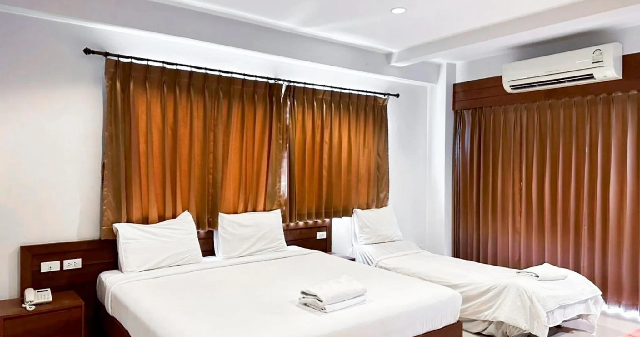 Bed in Perfect Place Hotel