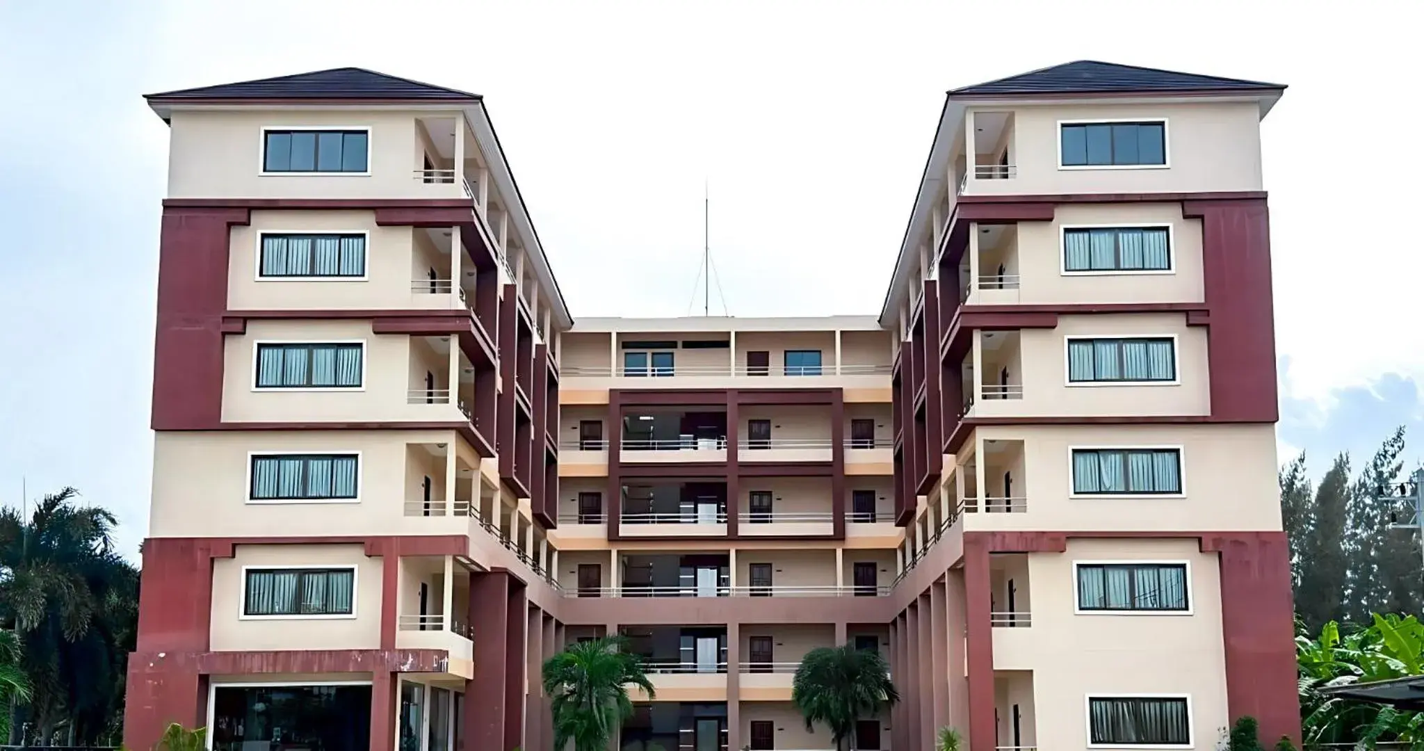 Property building in Perfect Place Hotel Property building in Perfect Place Hotel