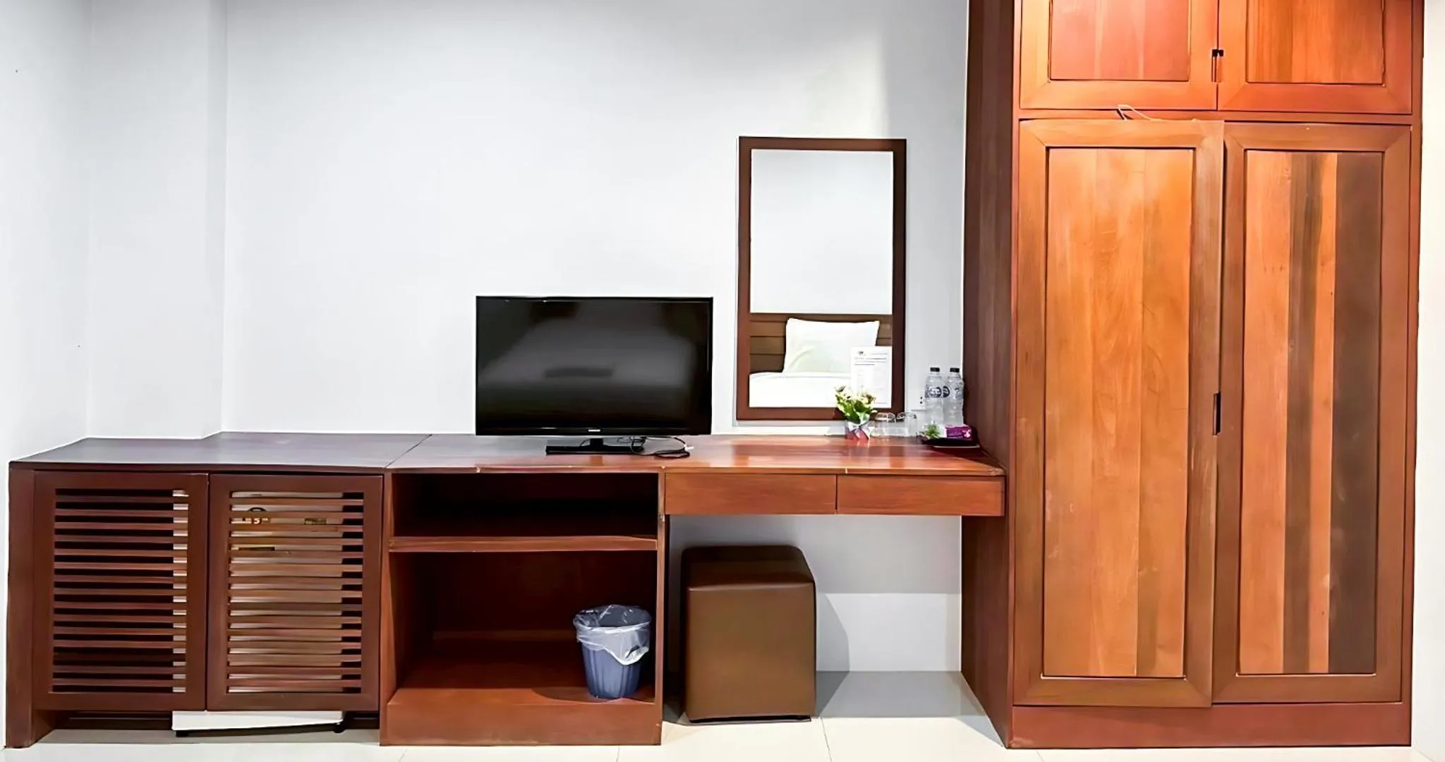 TV and multimedia in Perfect Place Hotel