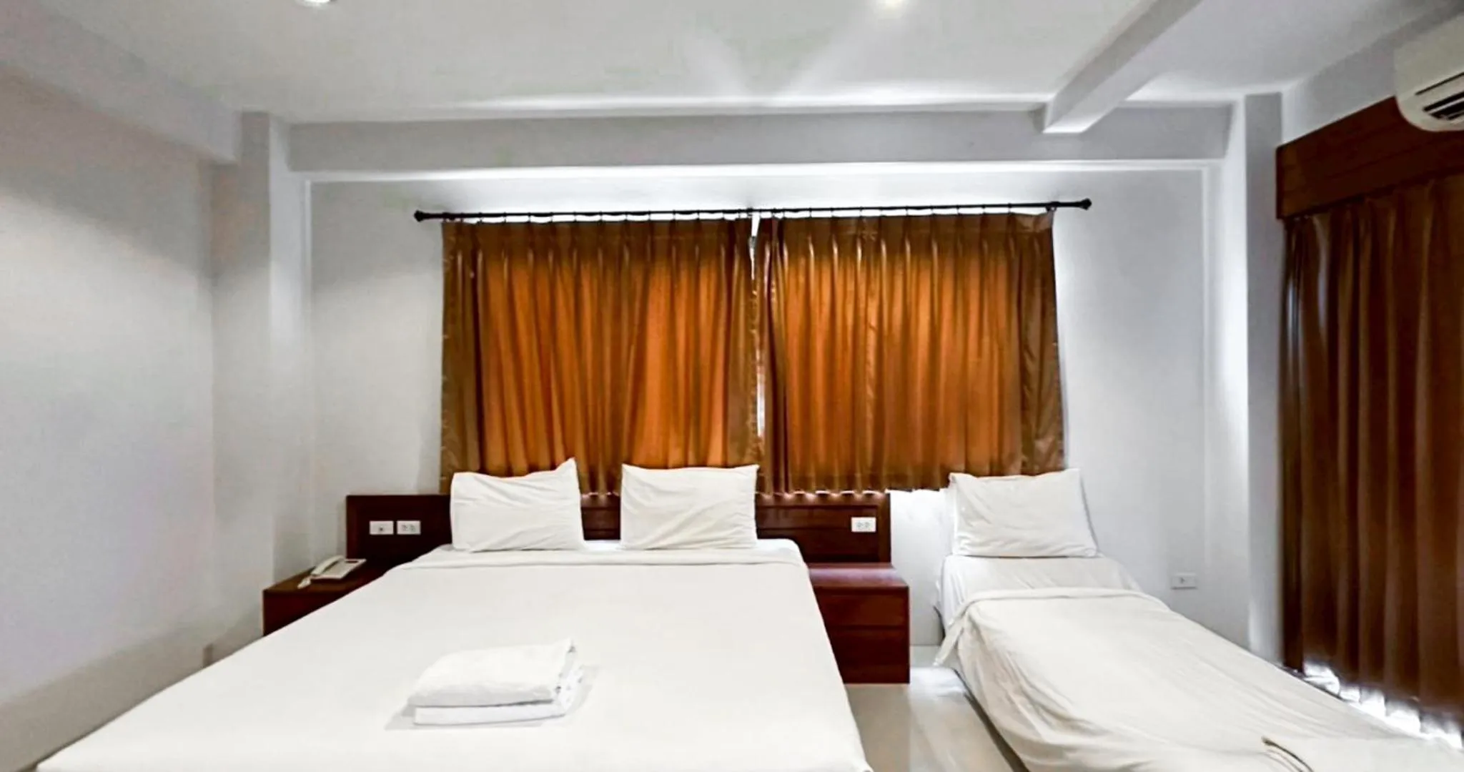 Bed in Perfect Place Hotel