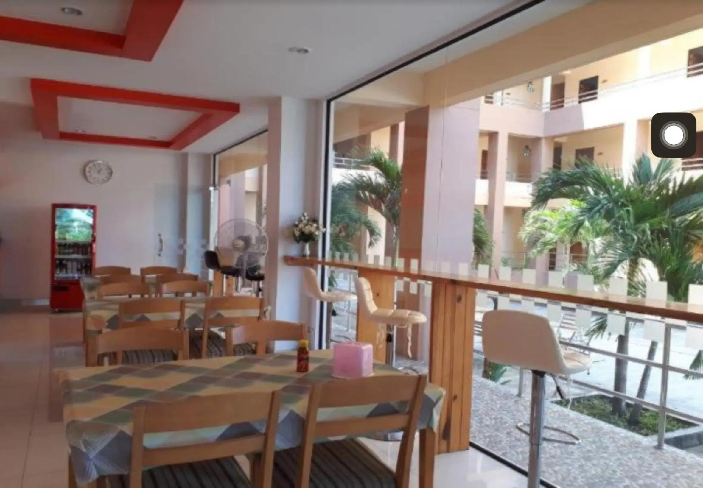 Restaurant/places to eat in Perfect Place Hotel Restaurant/places to eat in Perfect Place Hotel