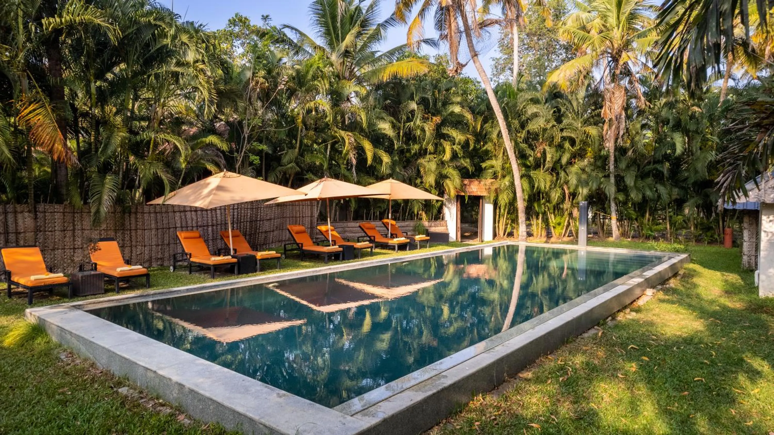 Swimming pool in Amritara A Beach Symphony