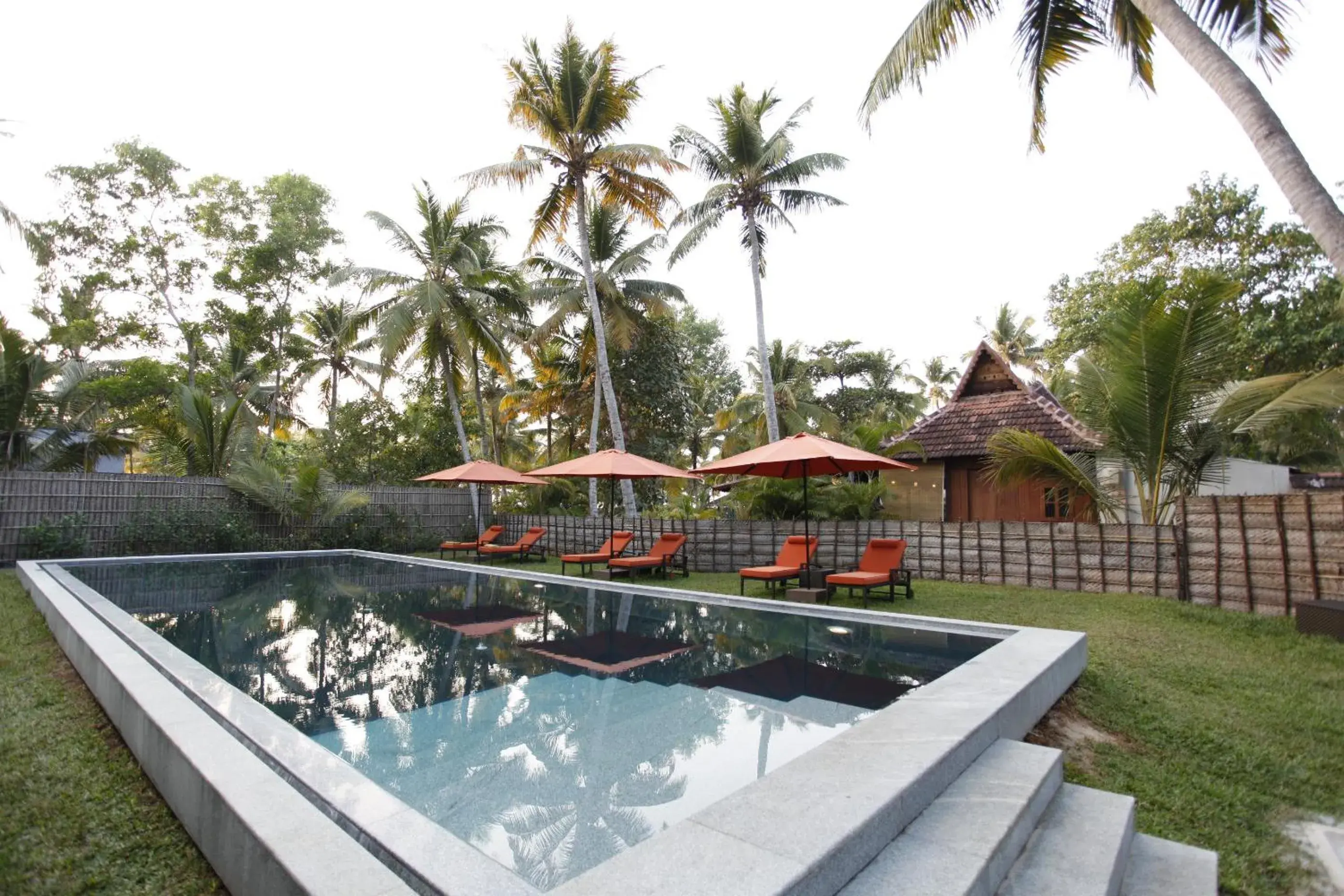 Swimming pool in Amritara A Beach Symphony Swimming pool in Amritara A Beach Symphony