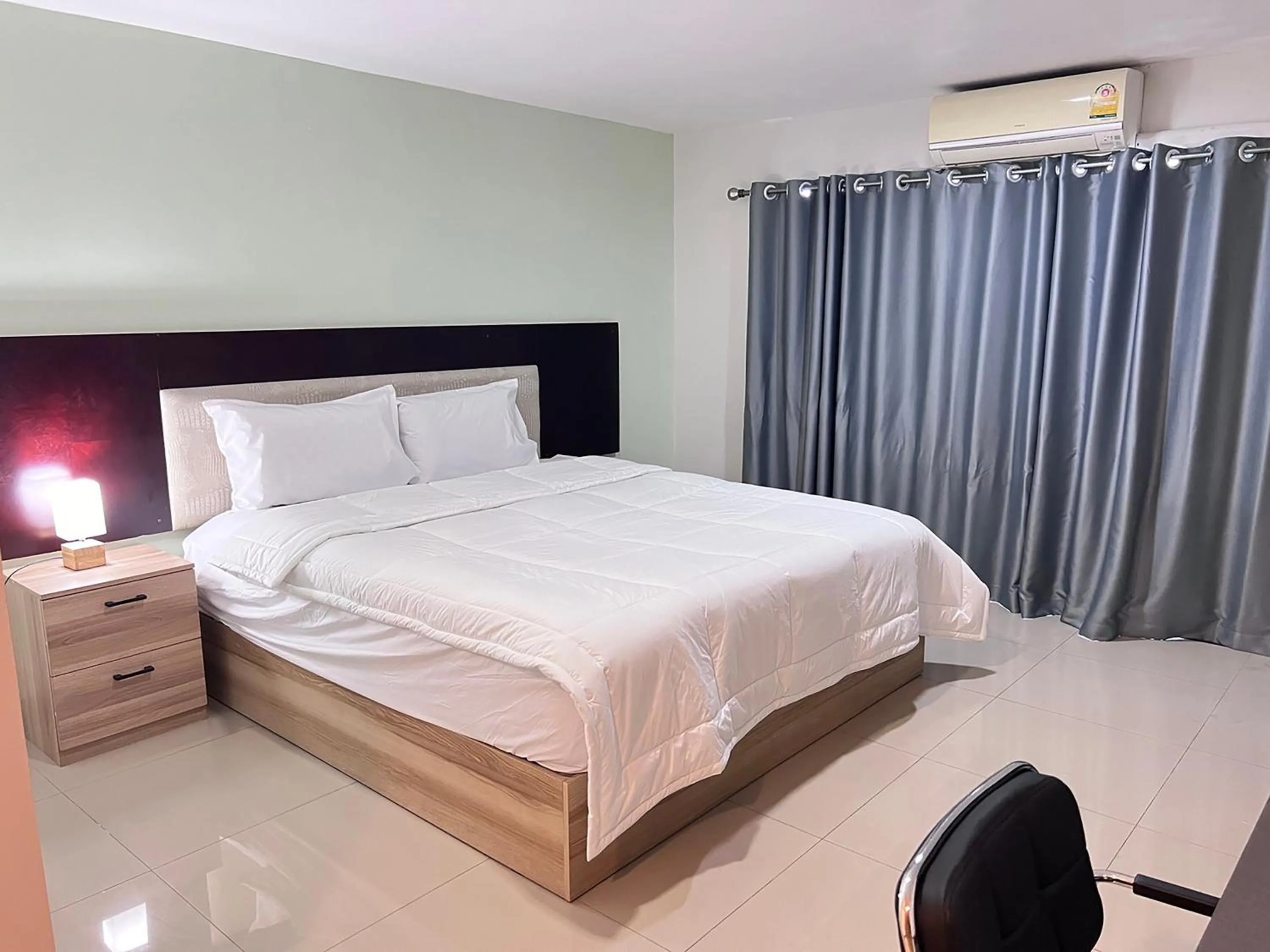 Bed in The Freelancer Hotel