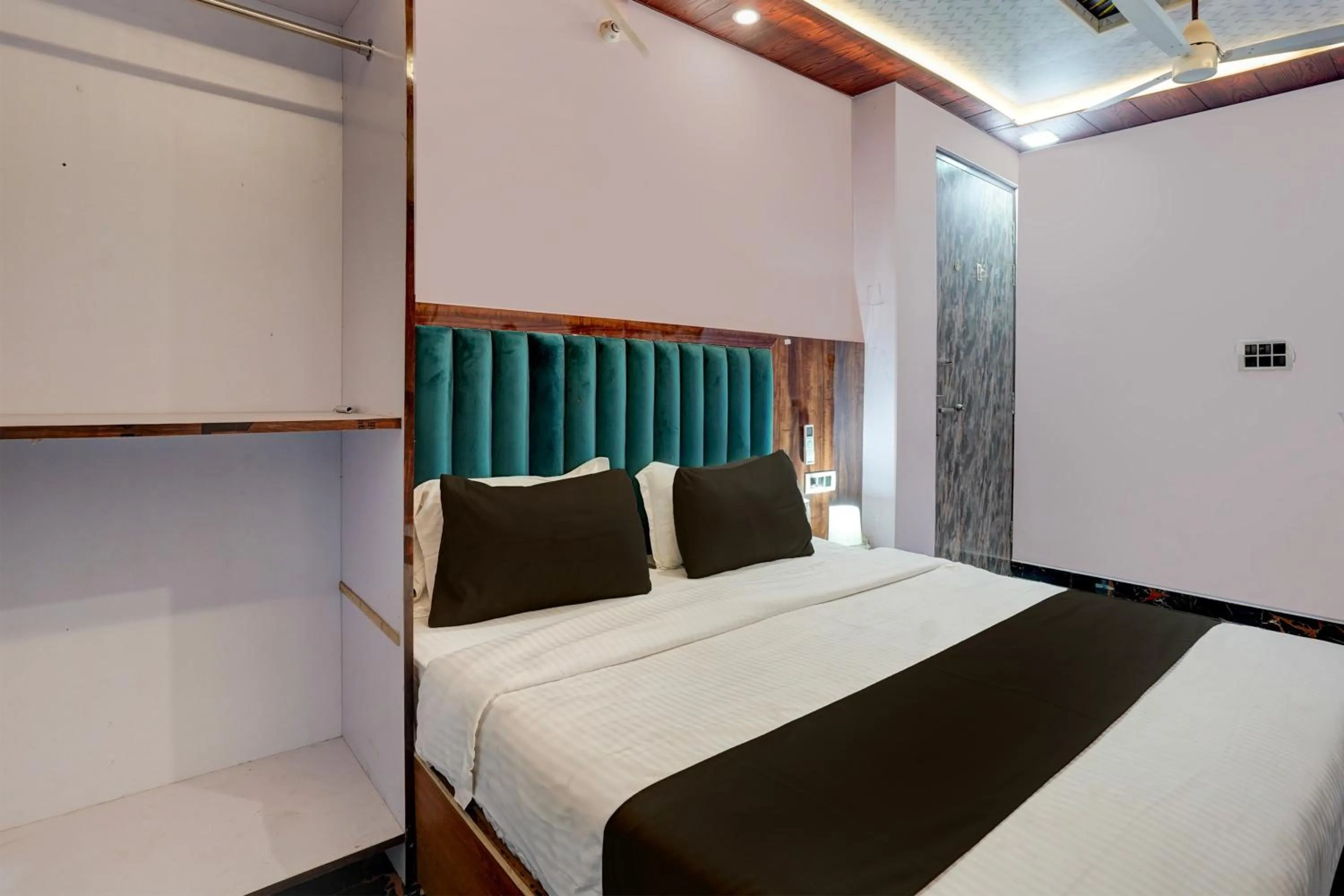 Facade/entrance, Bed in Hotel O Swastik Inn