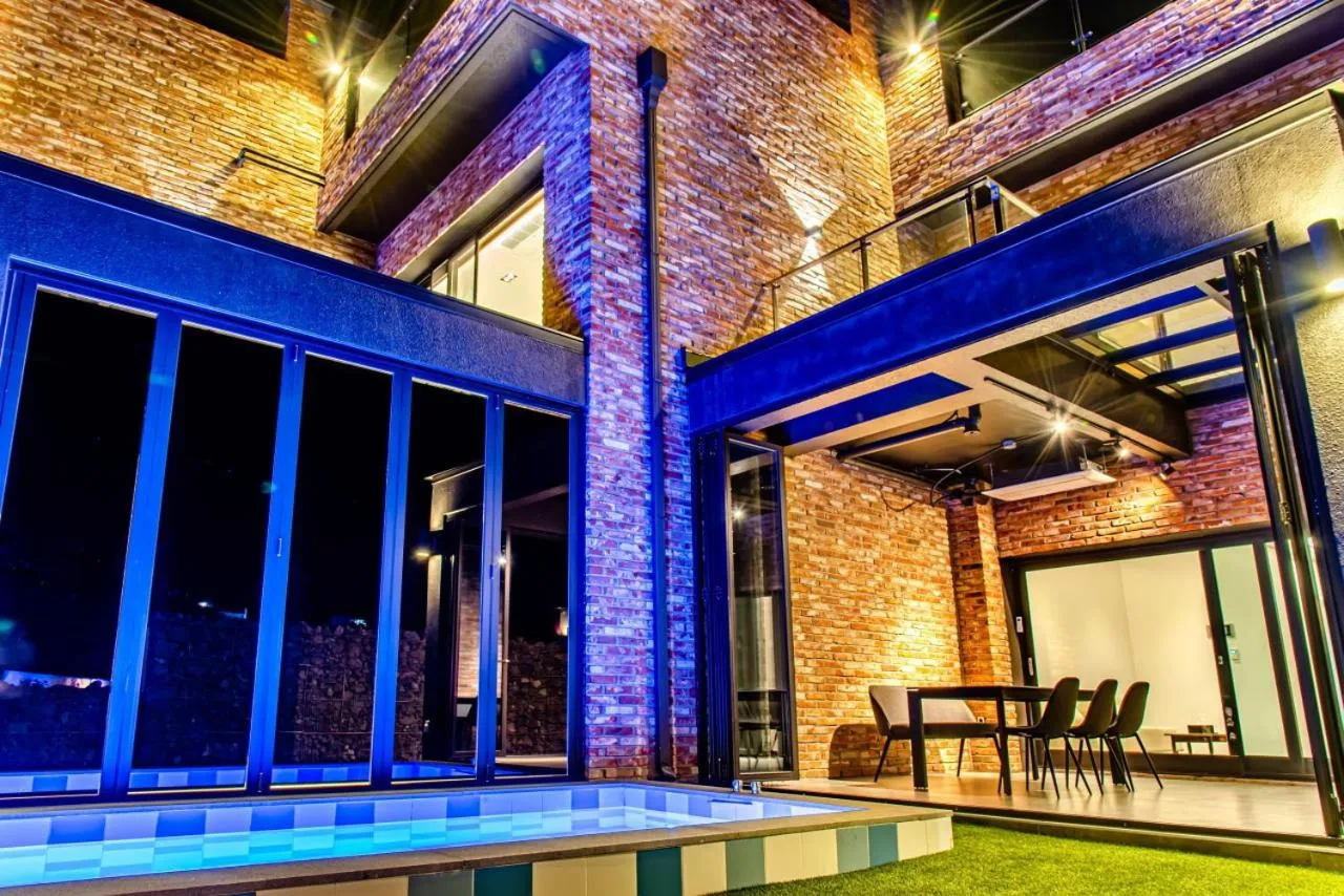 Ocean Brick Poolvilla