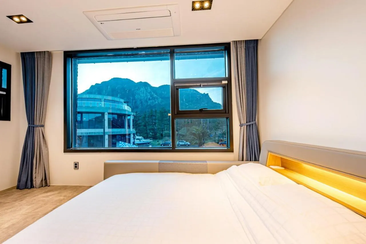 Bed in Ocean Brick Poolvilla