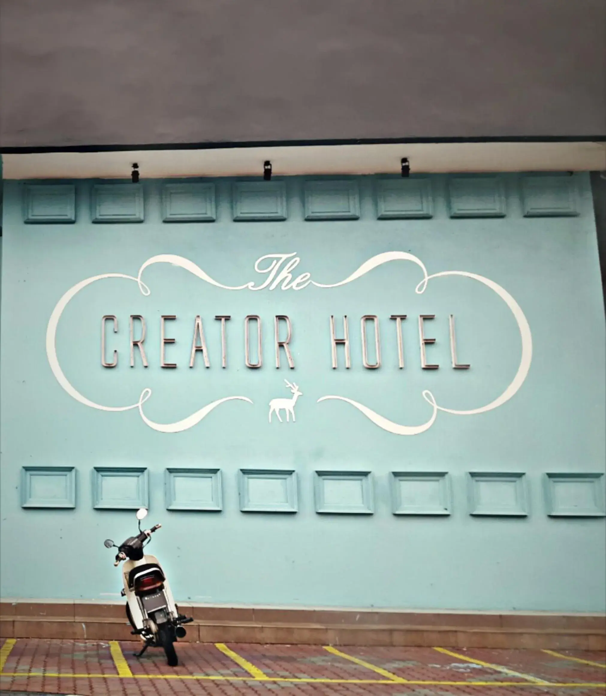 Facade/entrance in Creator Hotel Facade/entrance in Creator Hotel