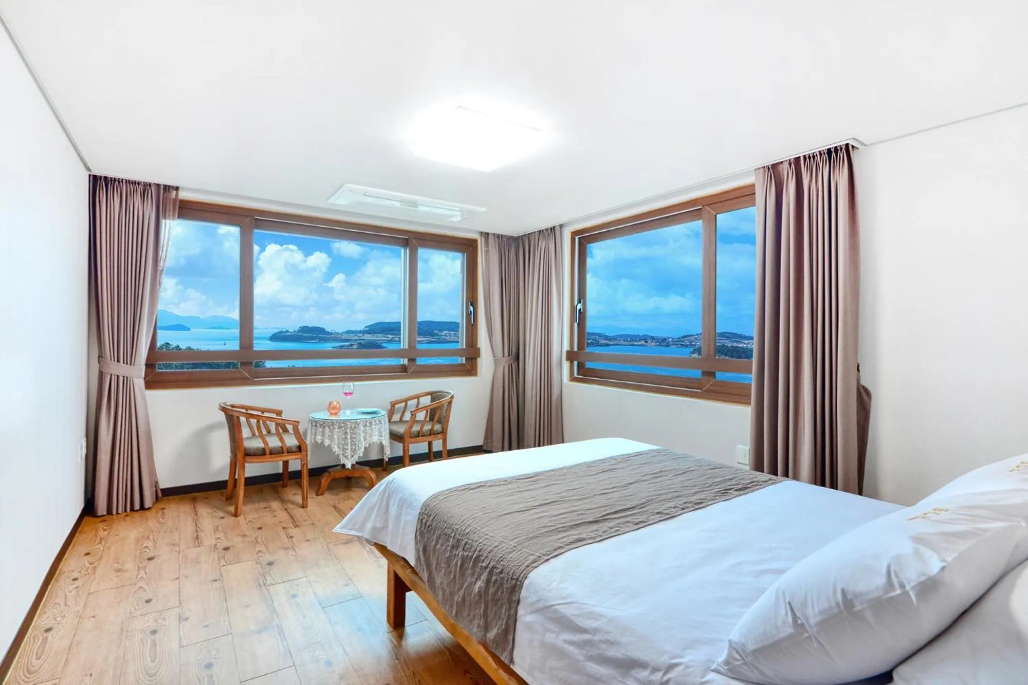 Bed in The Raon Pension