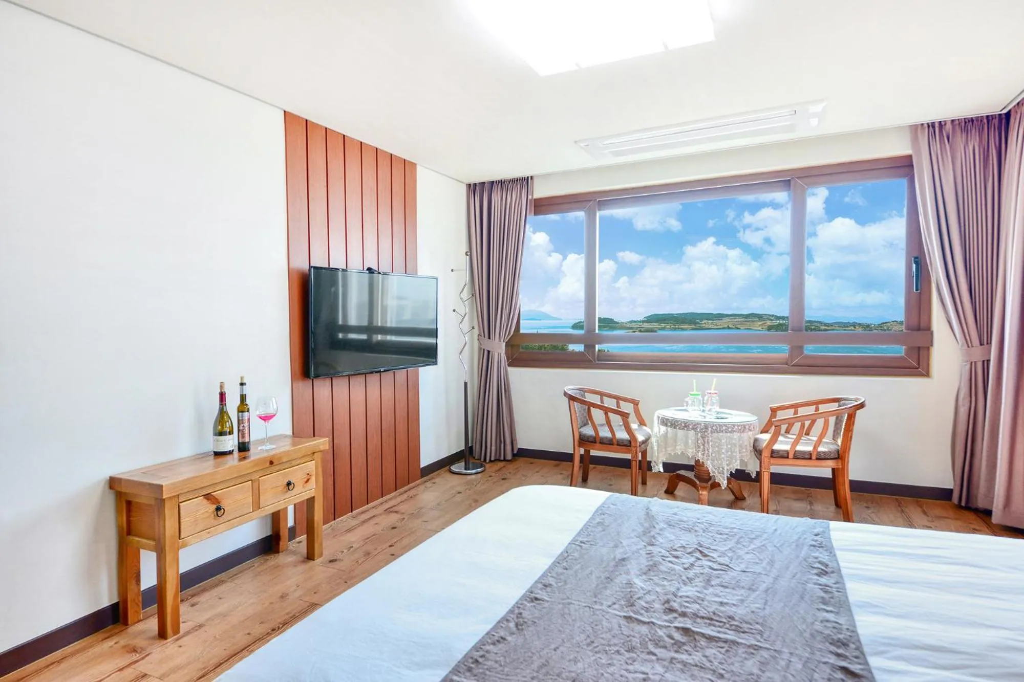 Bed in The Raon Pension