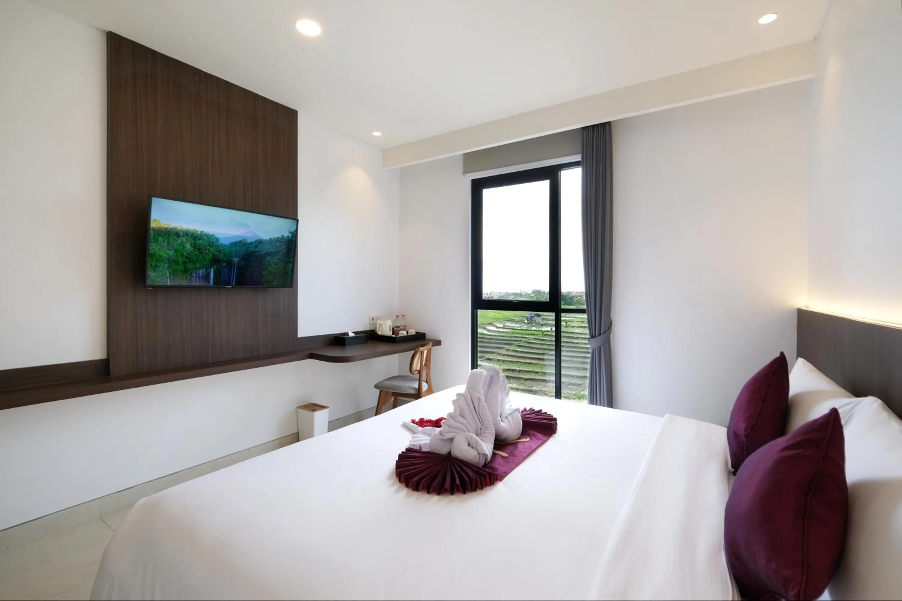 TV and multimedia, Bed in ValStar Hotel Canggu