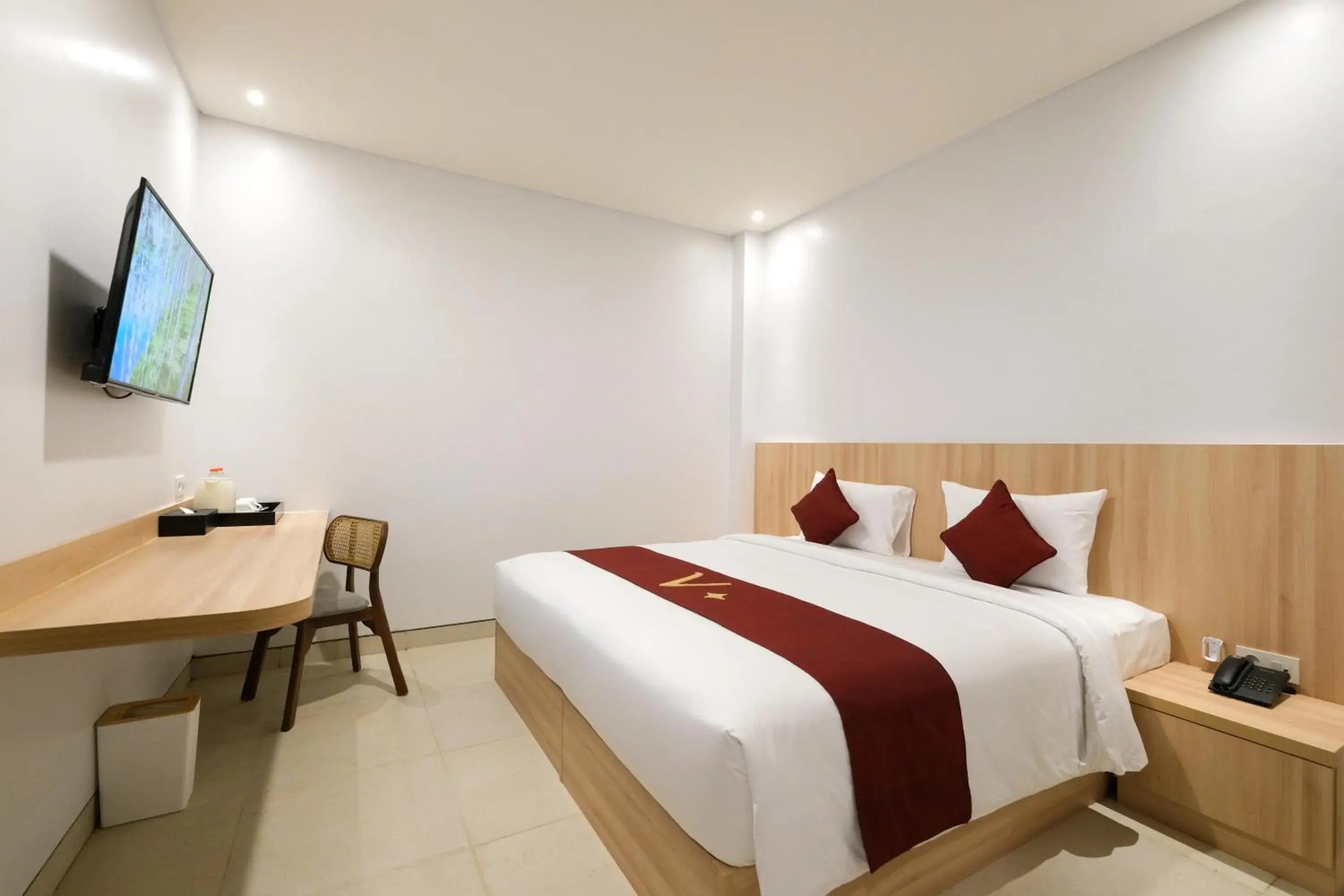 Small Double Room with No View in ValStar Hotel Canggu Small Double Room with No View in ValStar Hotel Canggu
