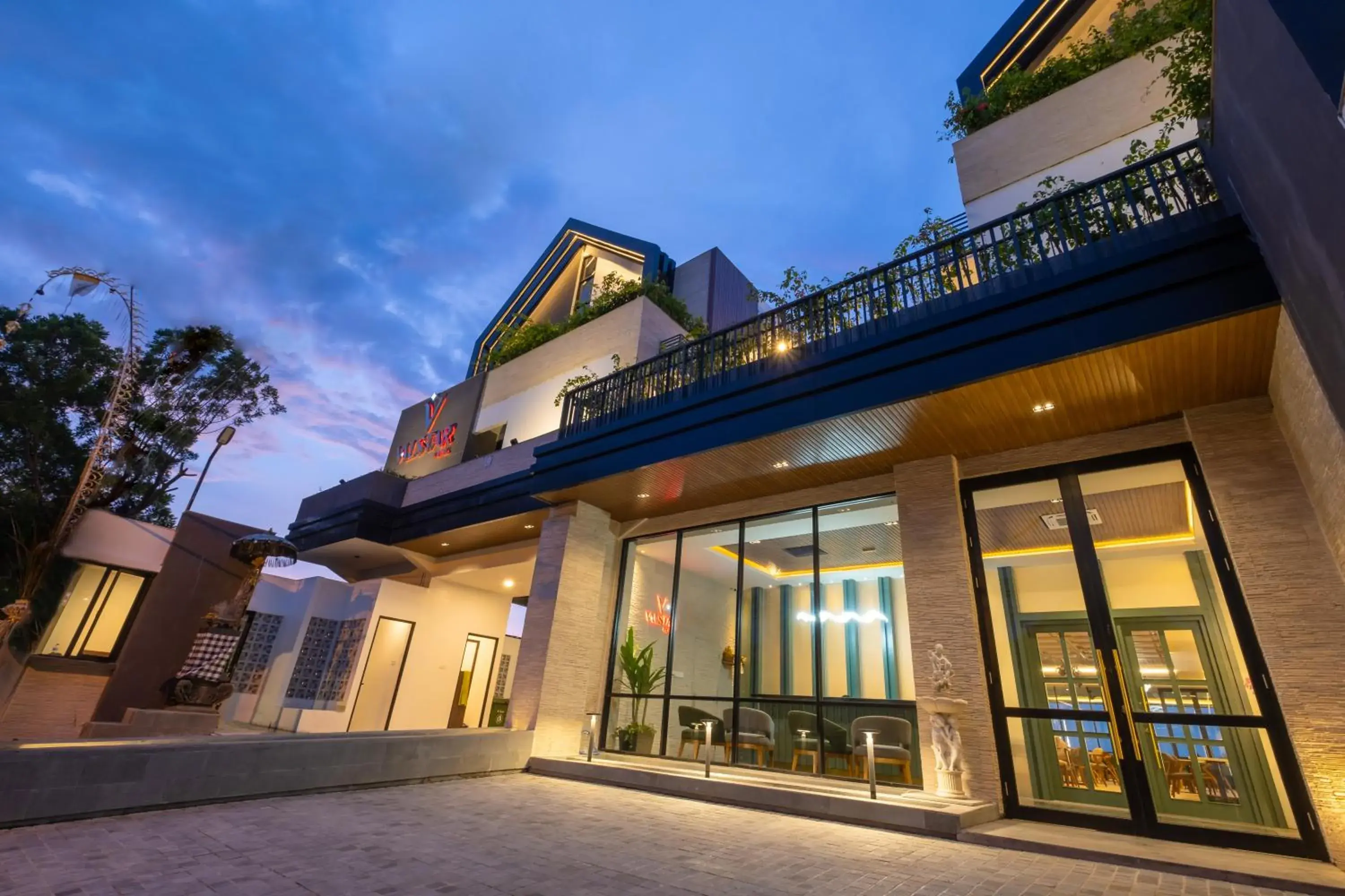 Property building in ValStar Hotel Canggu Property building in ValStar Hotel Canggu