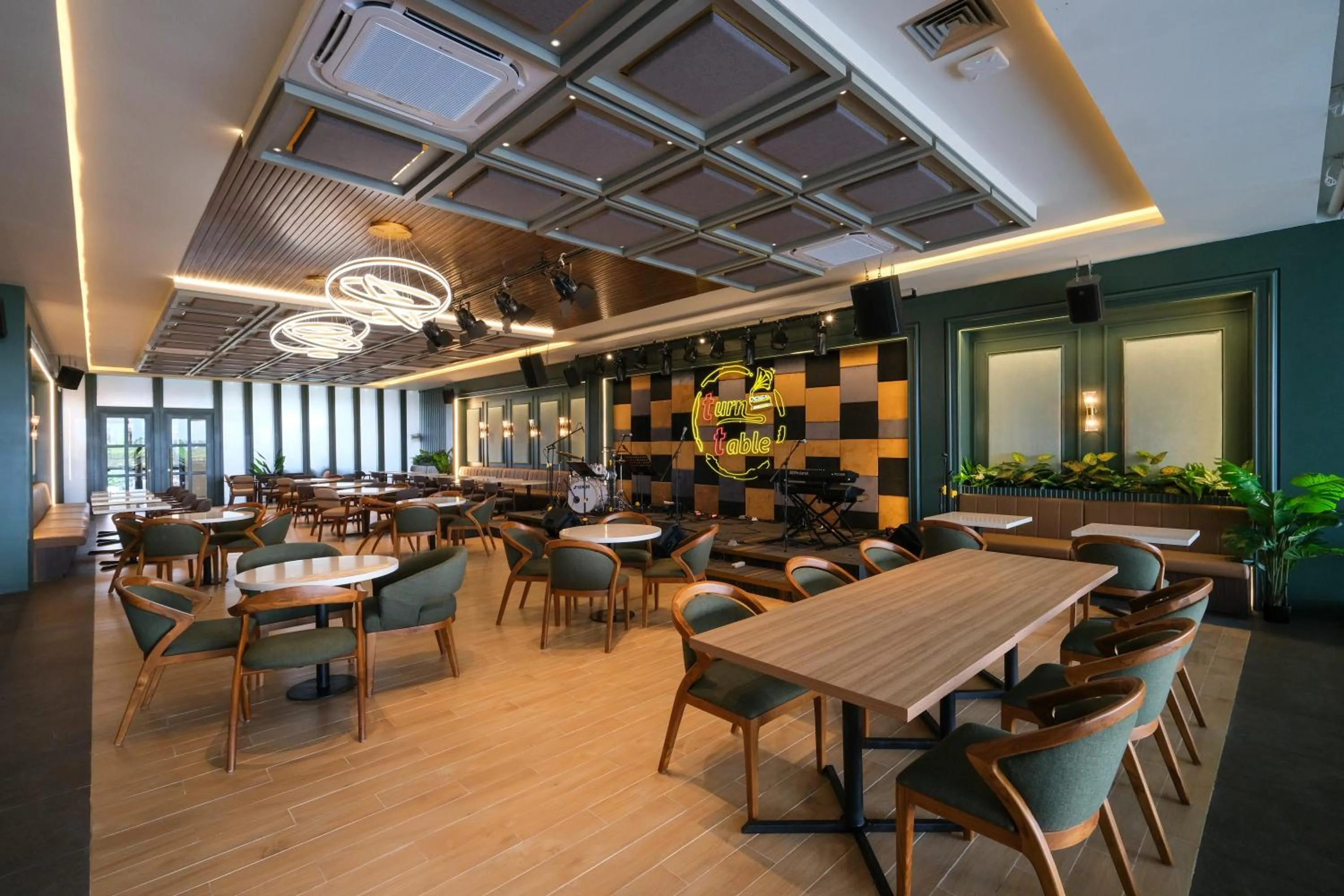 Restaurant/places to eat in ValStar Hotel Canggu