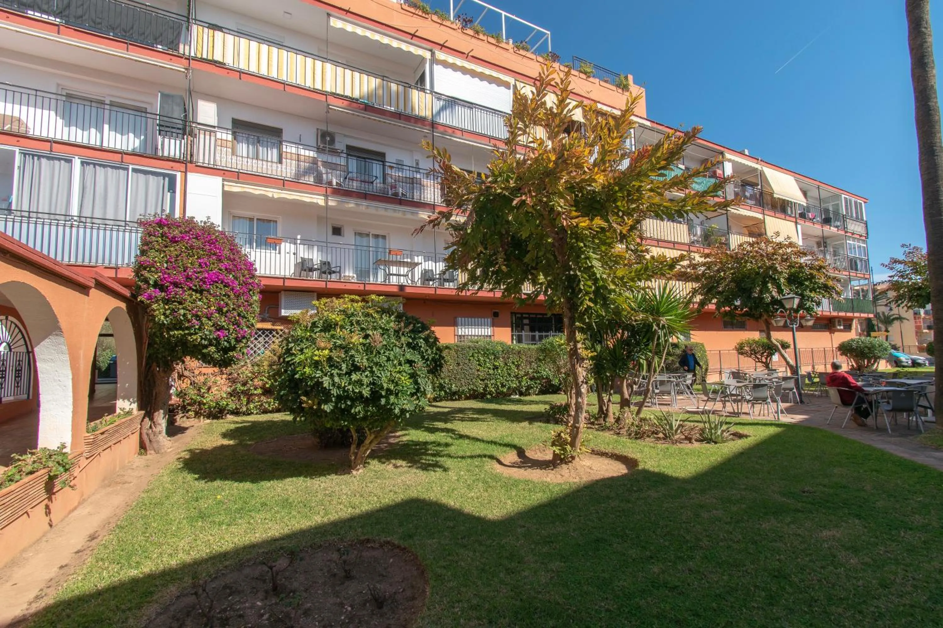Property building in Cambural Beach Apartment - Happy Rentals