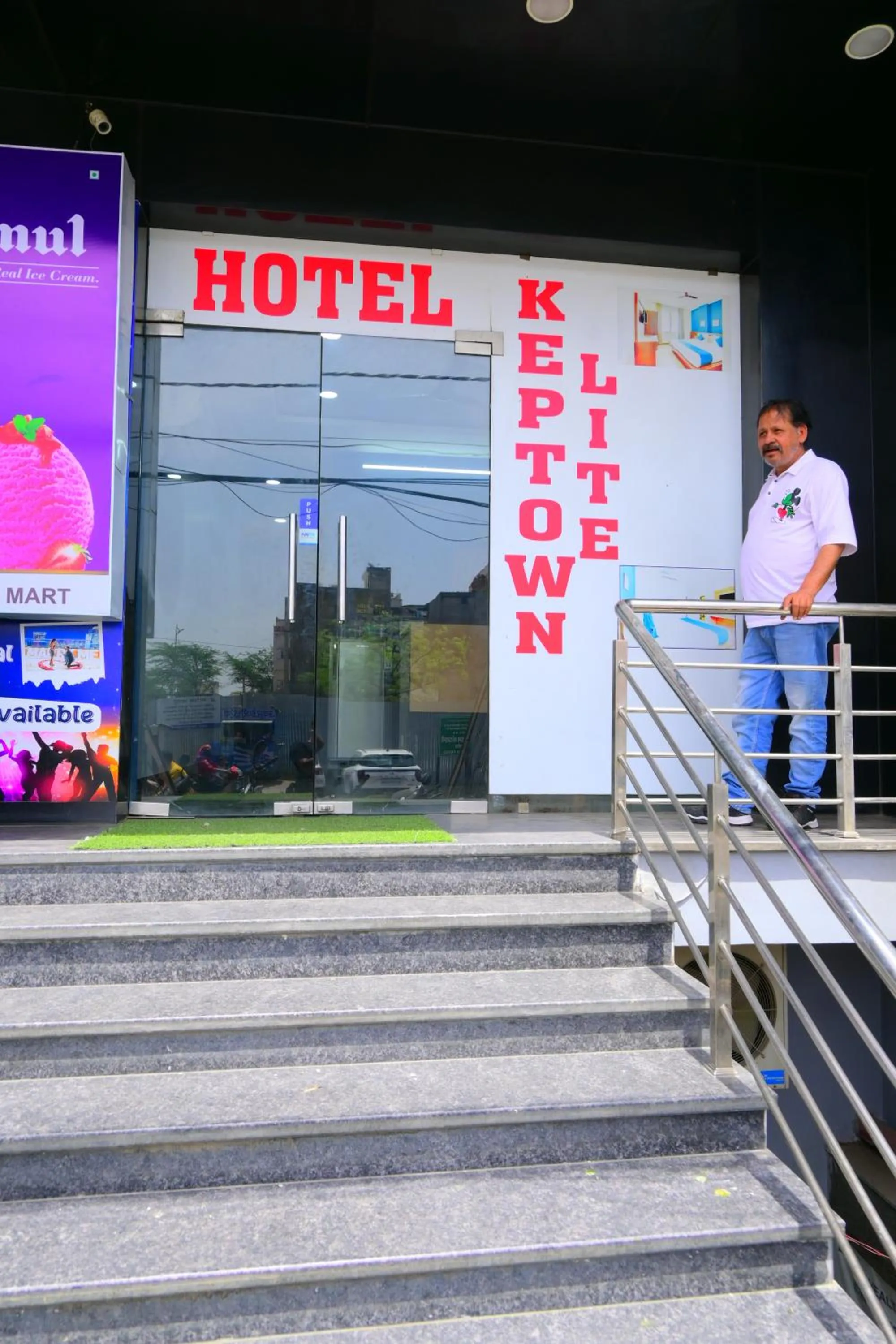 Property building in Hotel Keptown Lite
