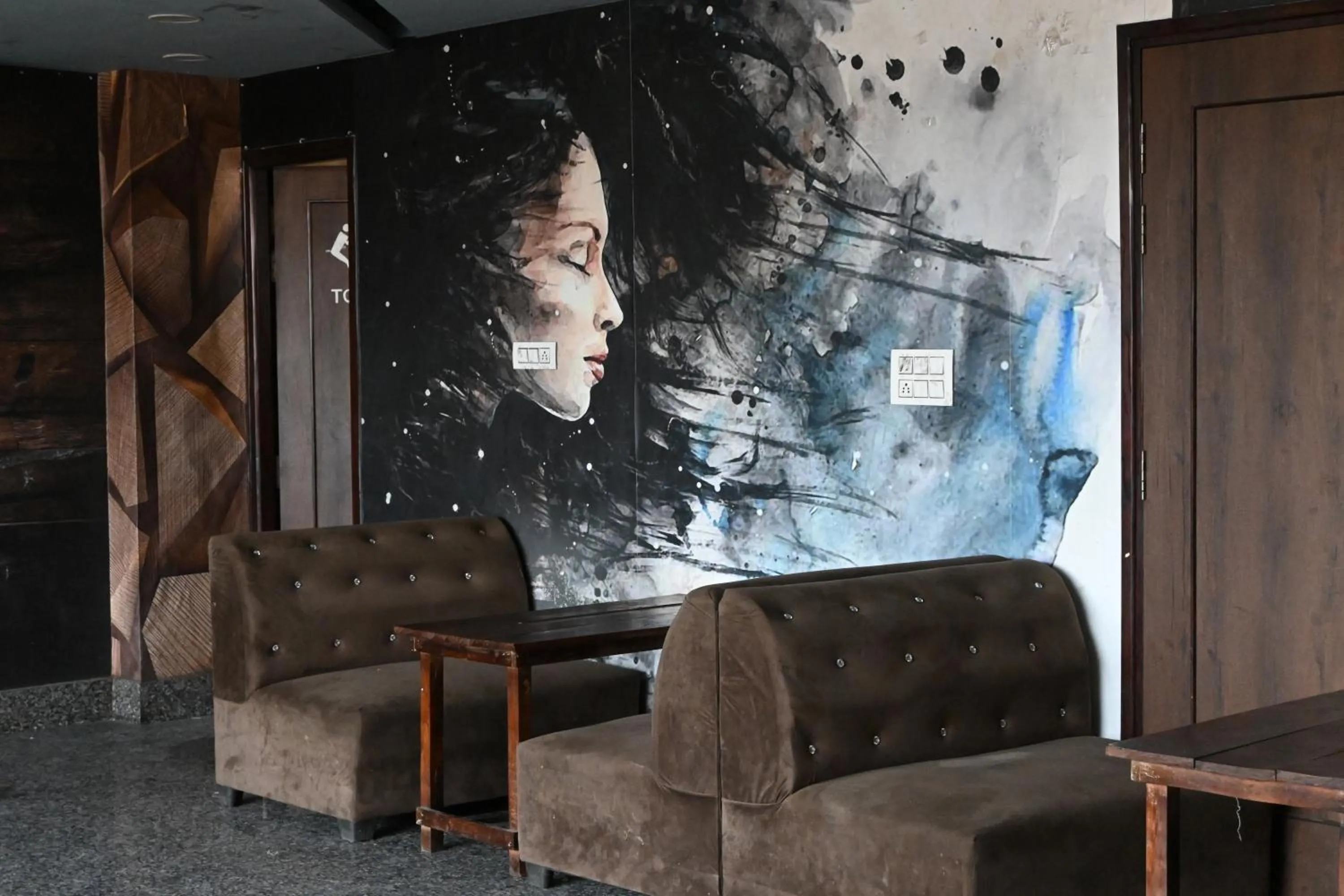 Restaurant/places to eat in Hotel Keptown Lite