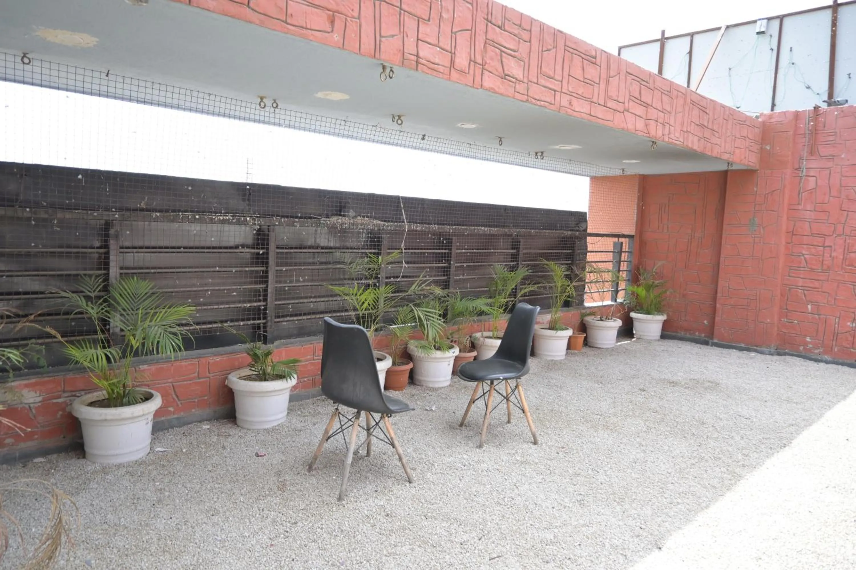 Restaurant/places to eat in Hotel Keptown Lite