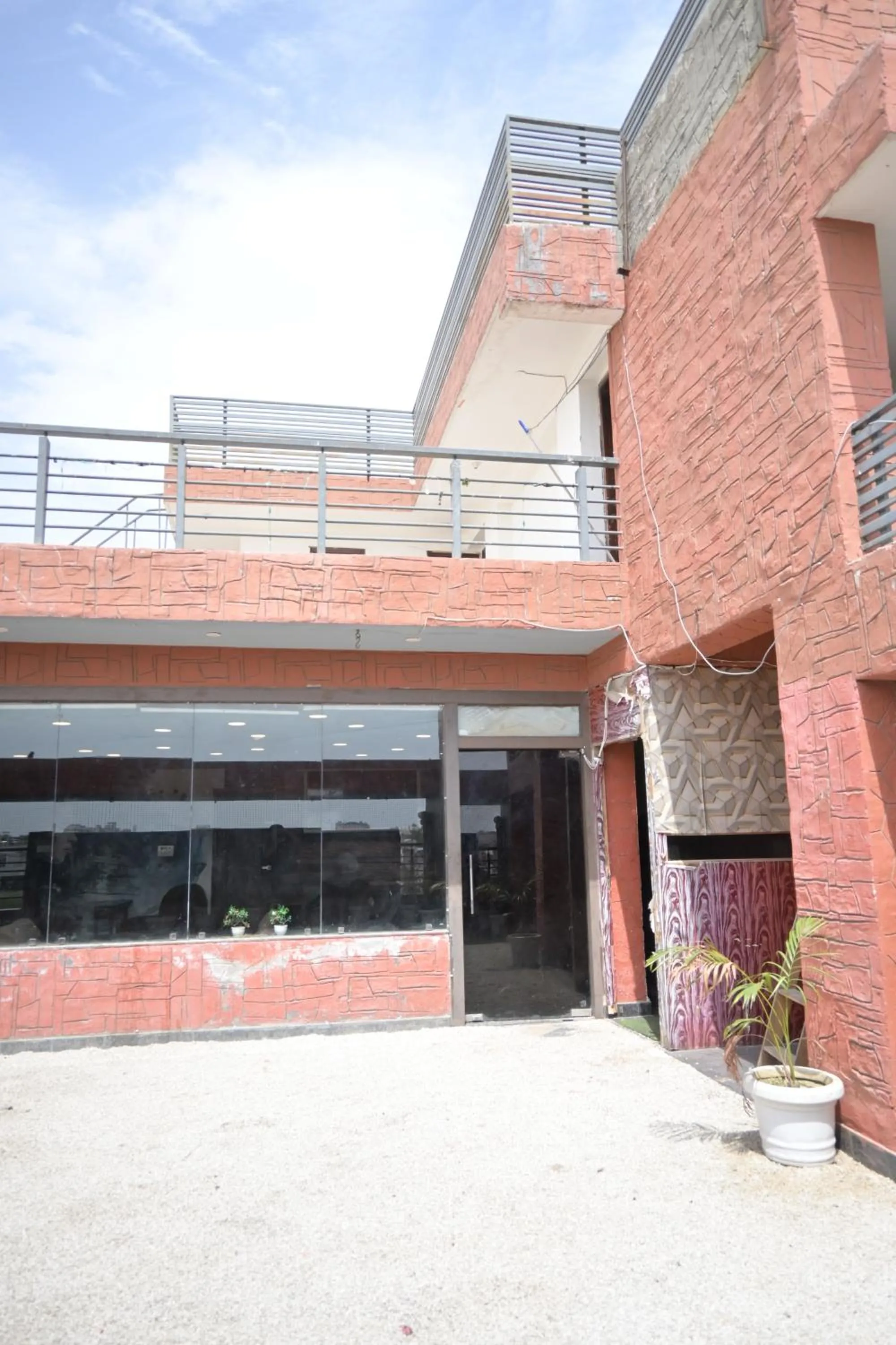 Restaurant/places to eat in Hotel Keptown Lite