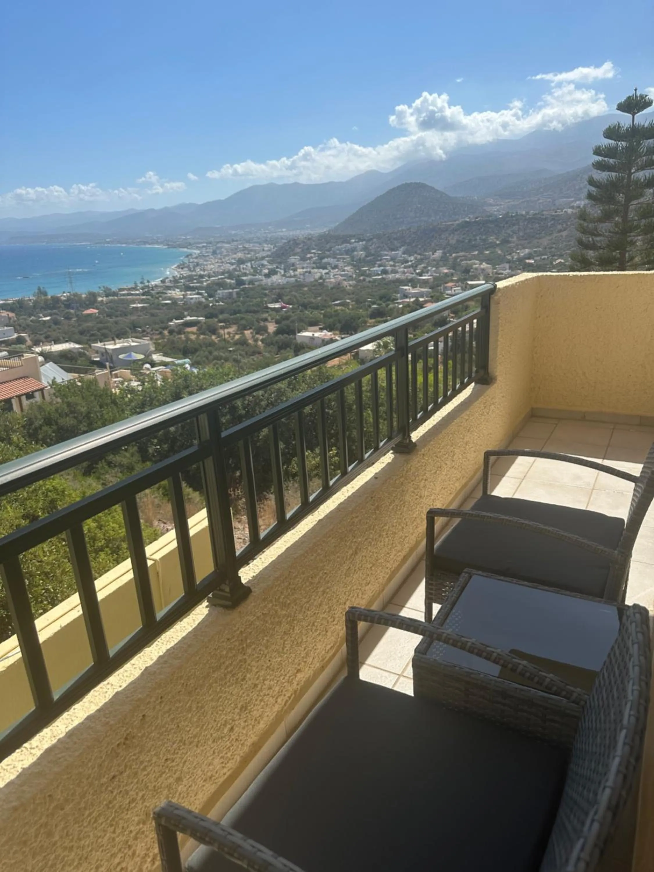 Day in Blue Horizon Apartments