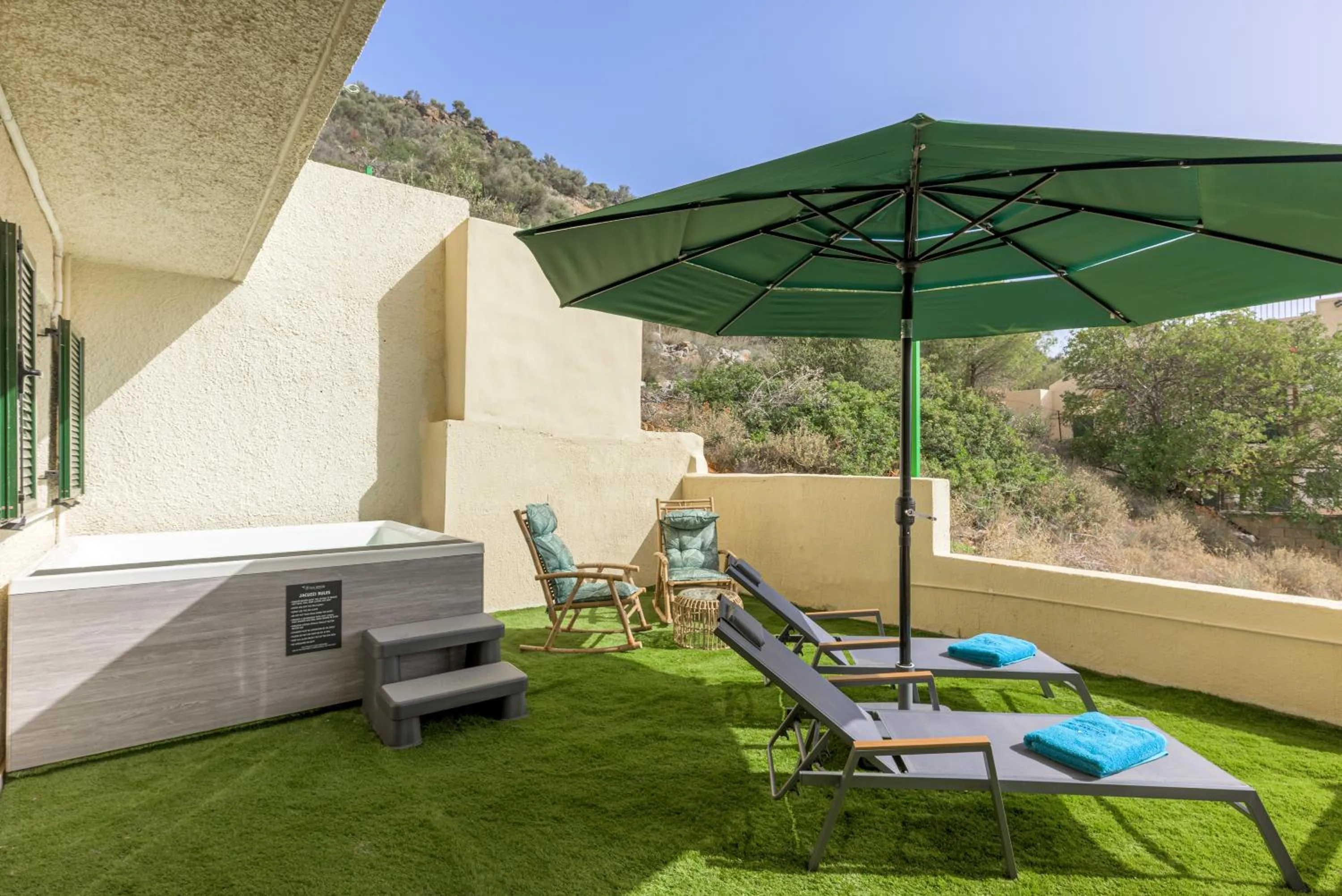 Day in Blue Horizon Apartments