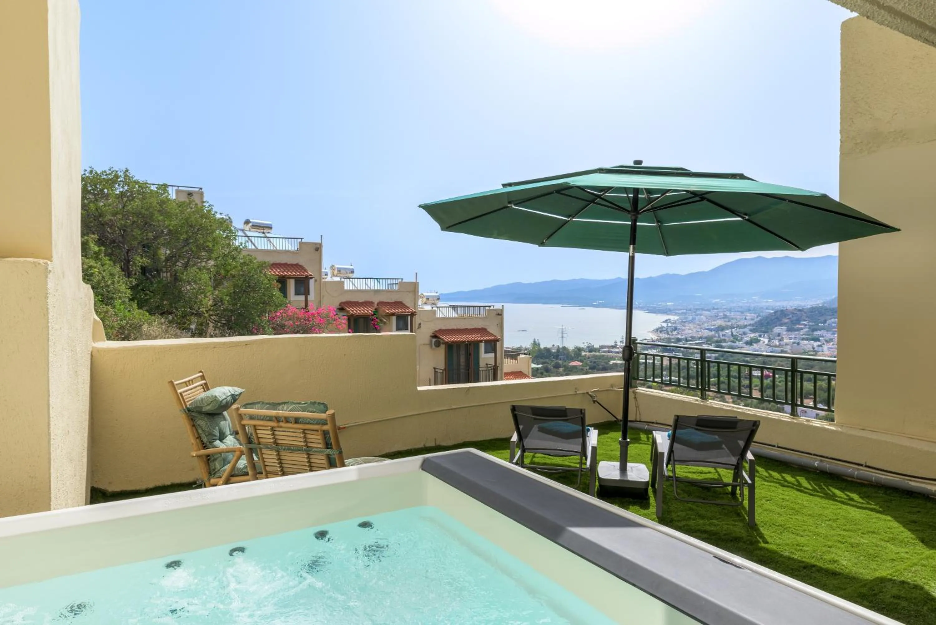 Day in Blue Horizon Apartments