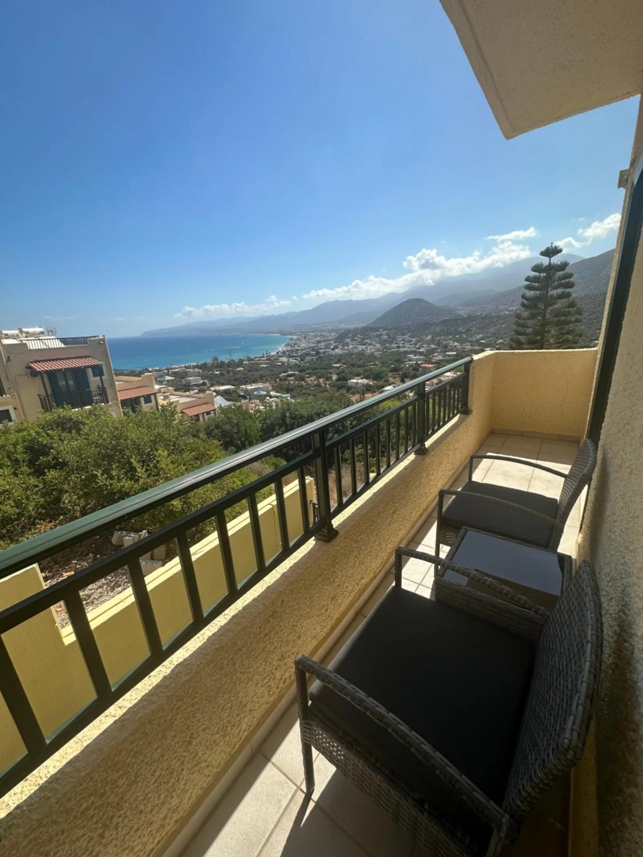 Day in Blue Horizon Apartments