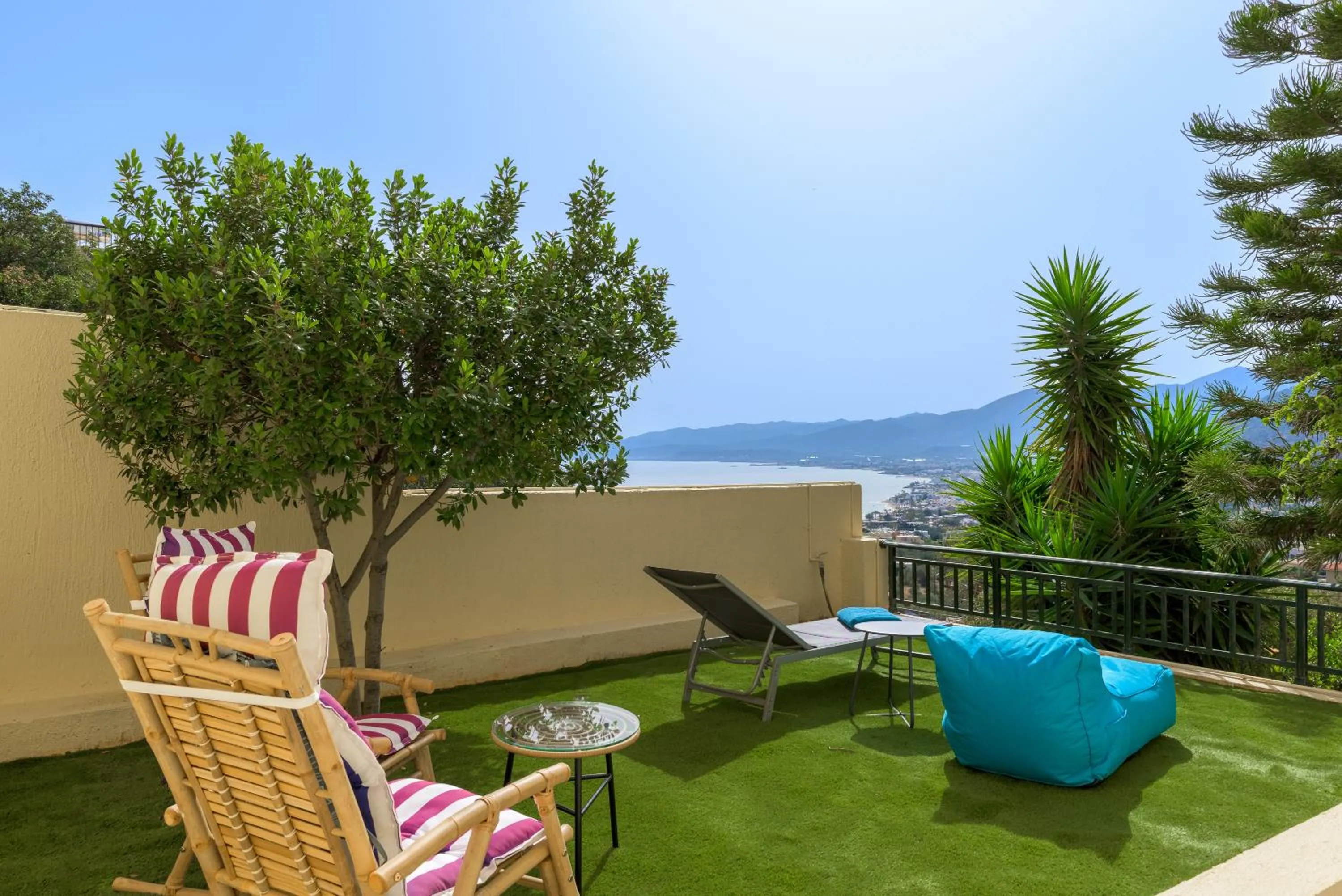 Day in Blue Horizon Apartments