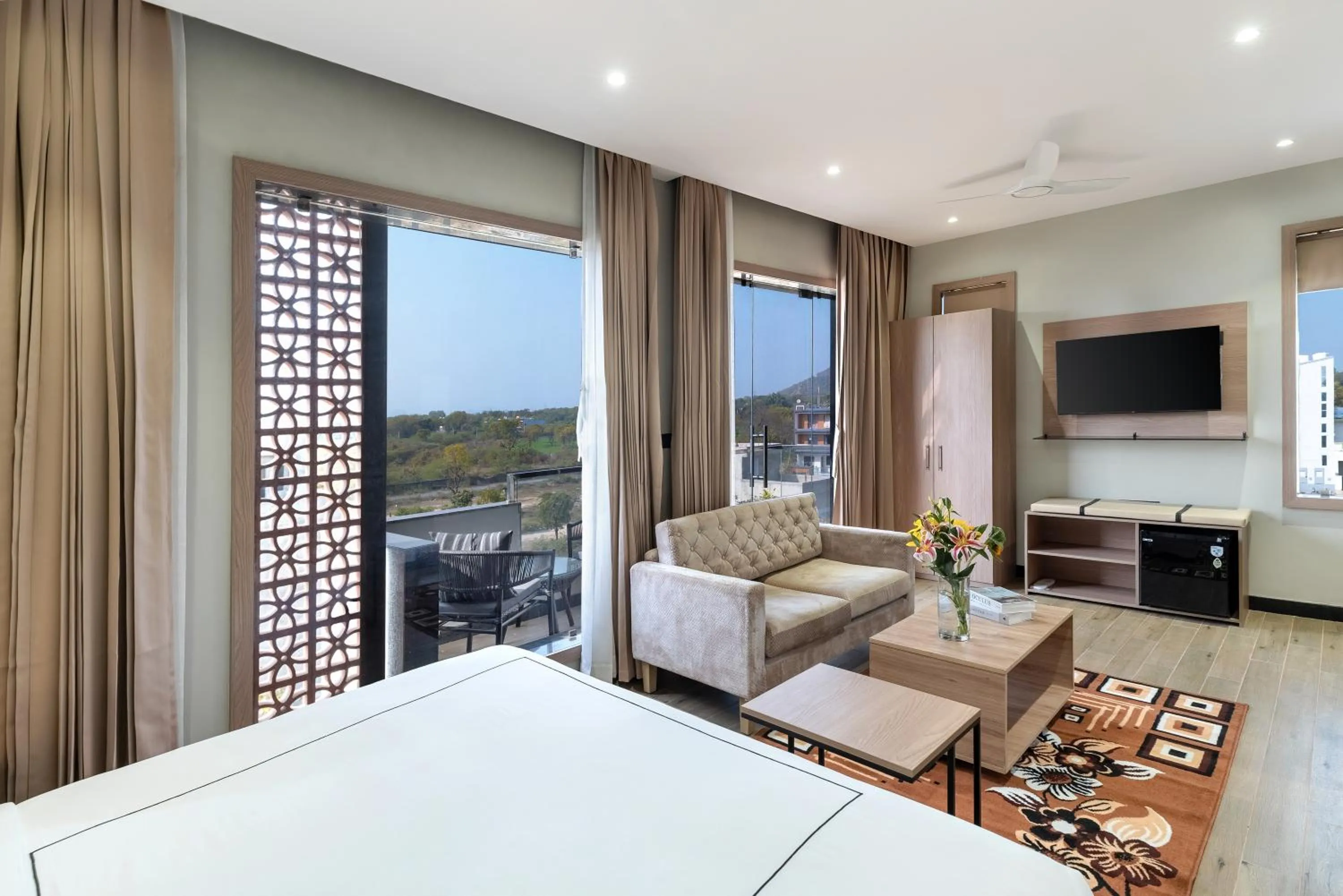 hair dresser, Bed in Blue Chip Stays - My Downtown Hotels