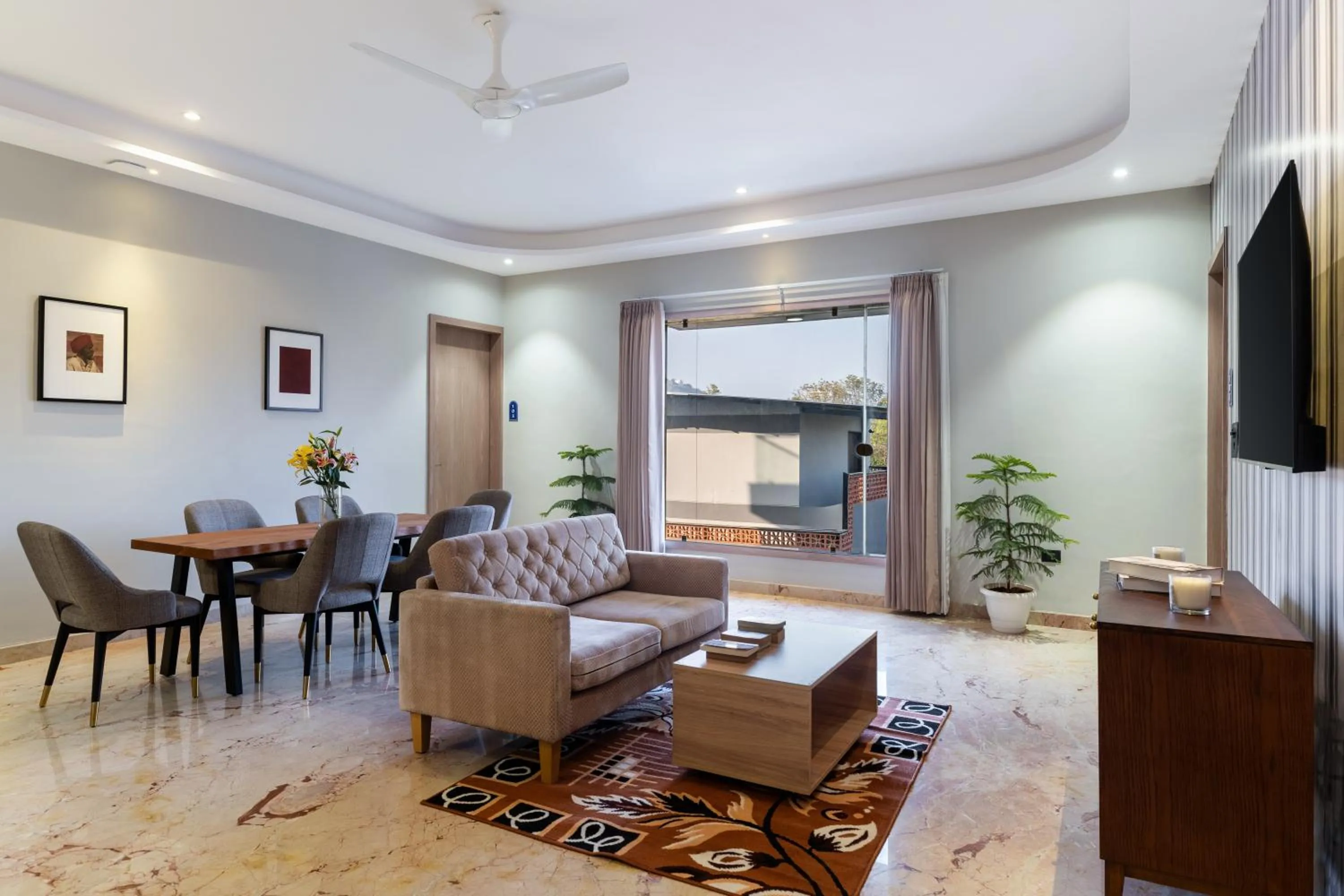 Communal lounge/ TV room in Blue Chip Stays - My Downtown Hotels