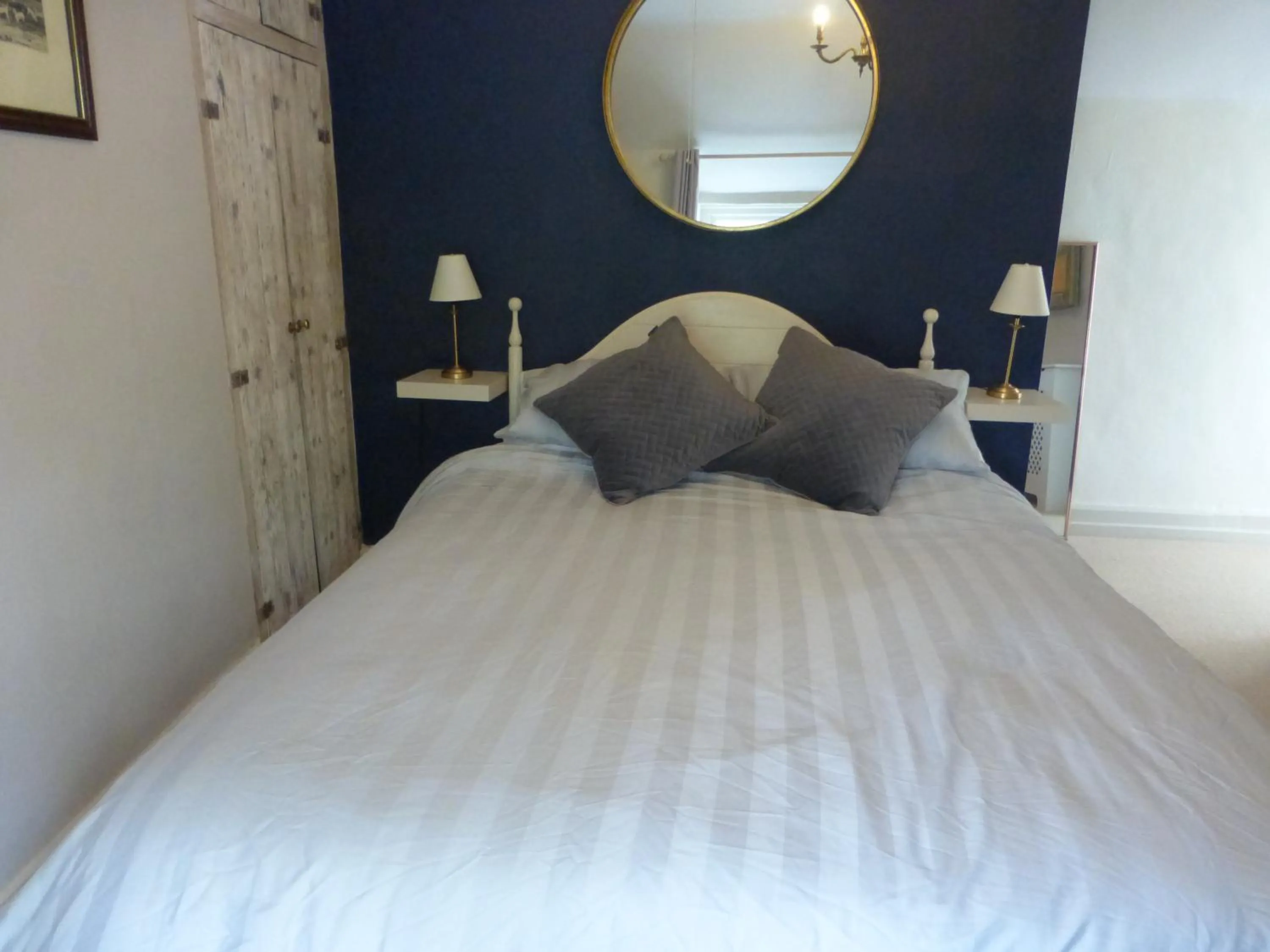 Bed in The Crown Inn, Kemerton