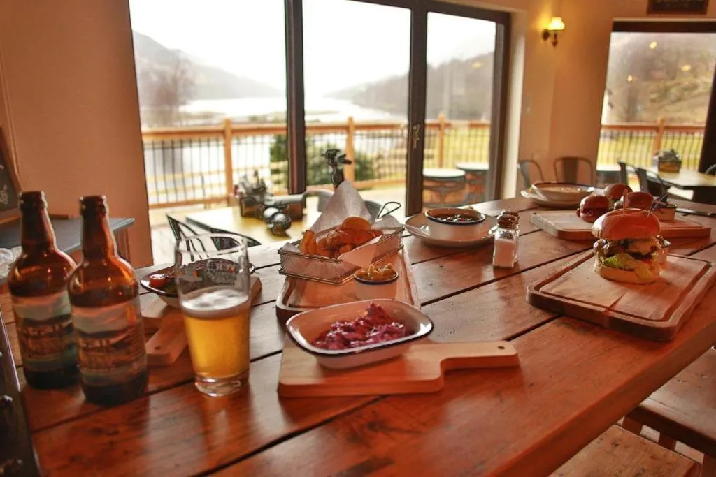 Restaurant/places to eat in MacDonald Hotel & Cabins