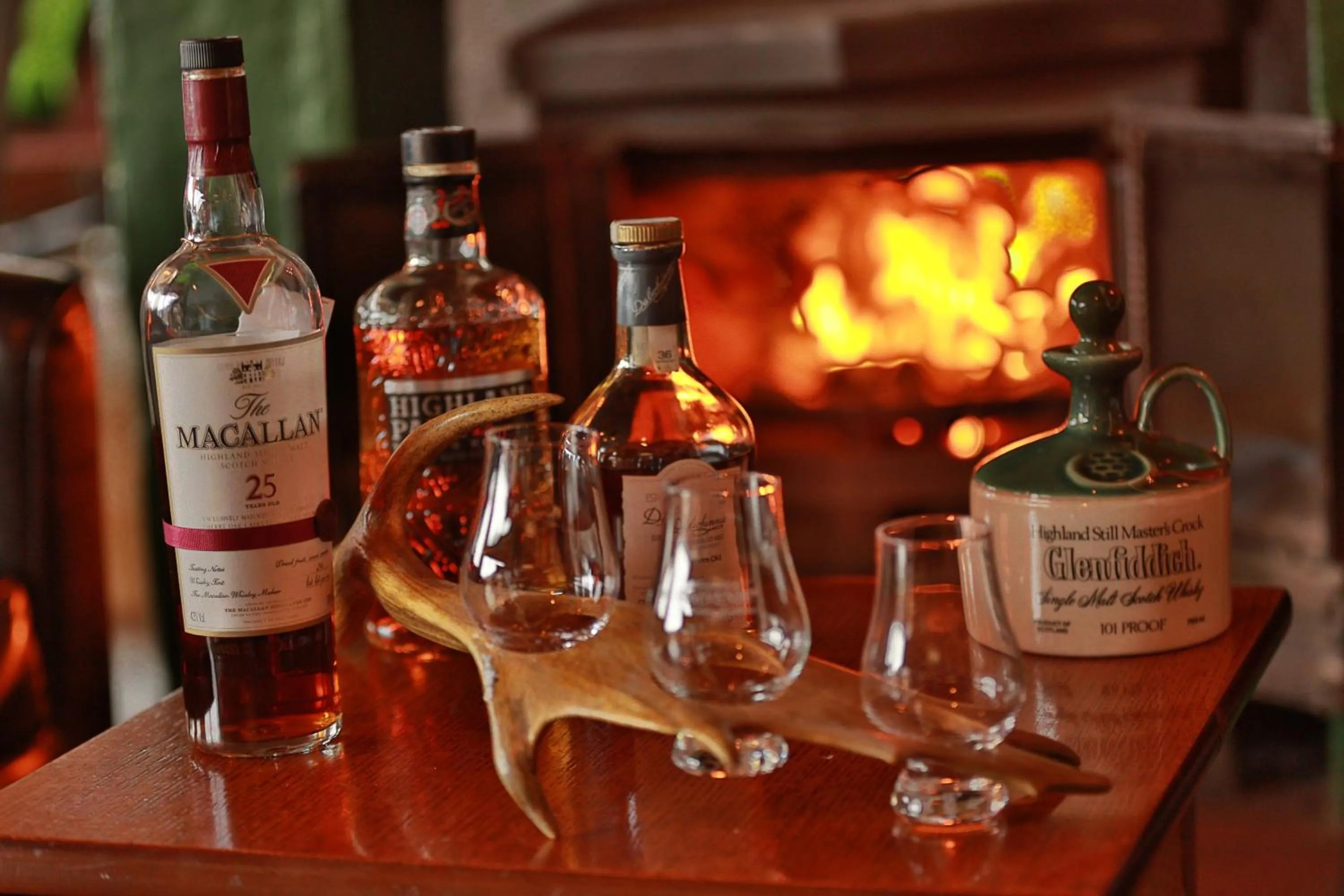 Lounge or bar in MacDonald Hotel & Cabins