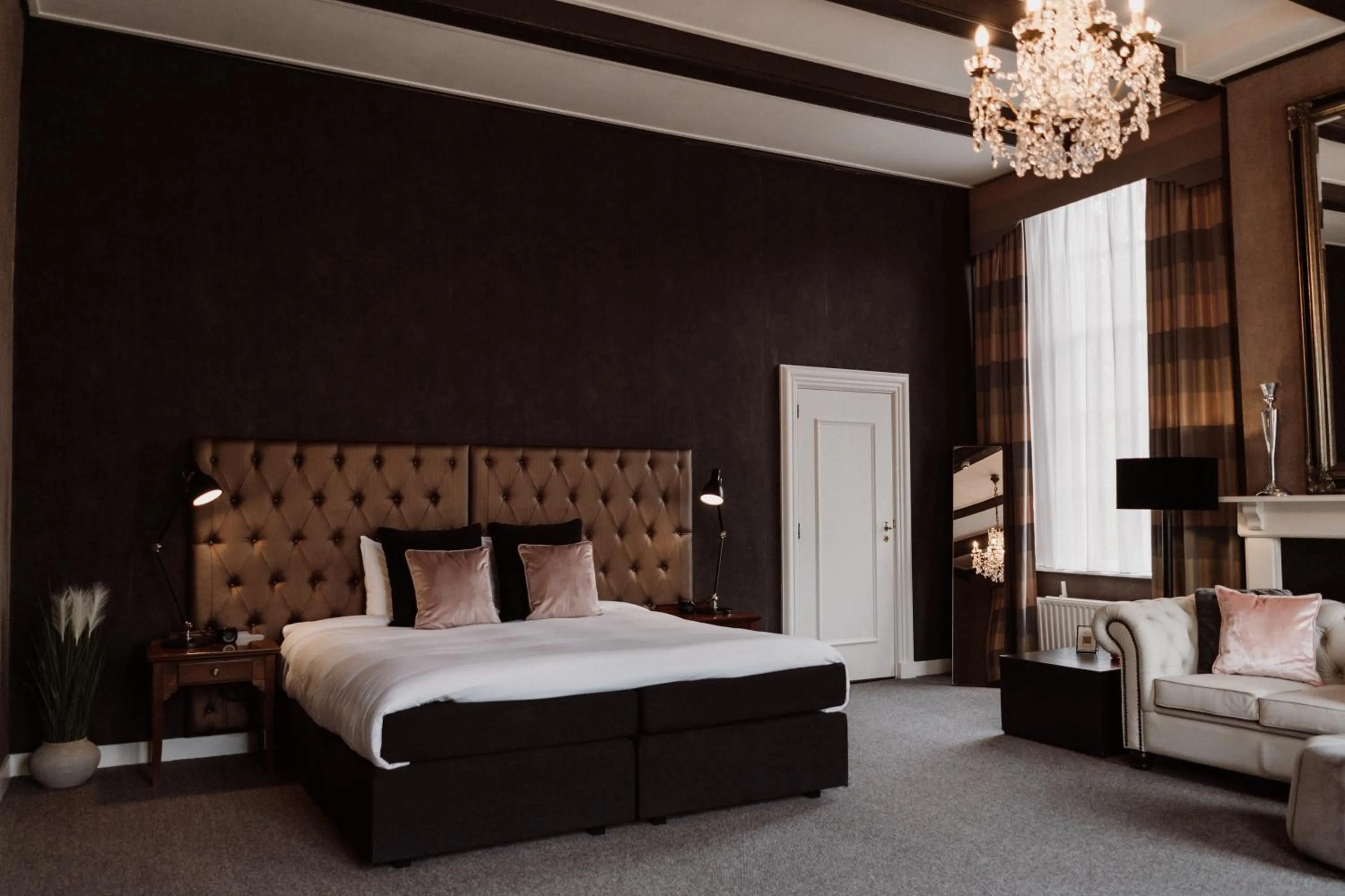 Photo of the whole room, Bed in Châteauhotel De Havixhorst