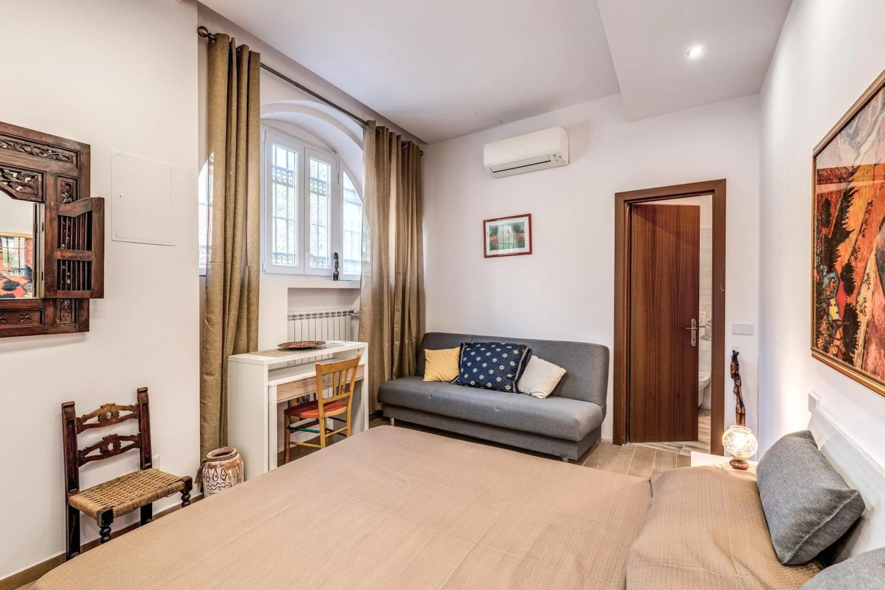 Seating area, Bed in Villa Alberici