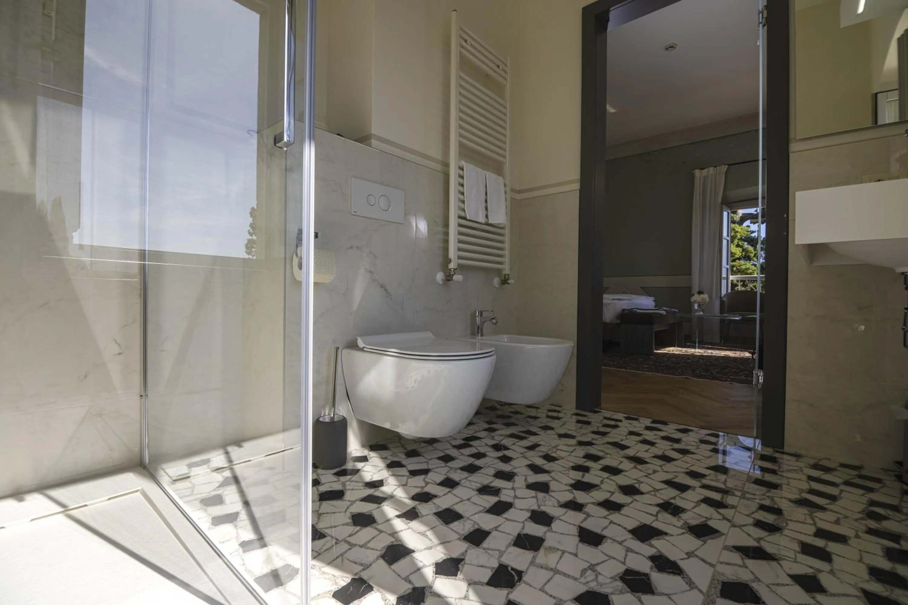 Shower in Hotel Bogliaco