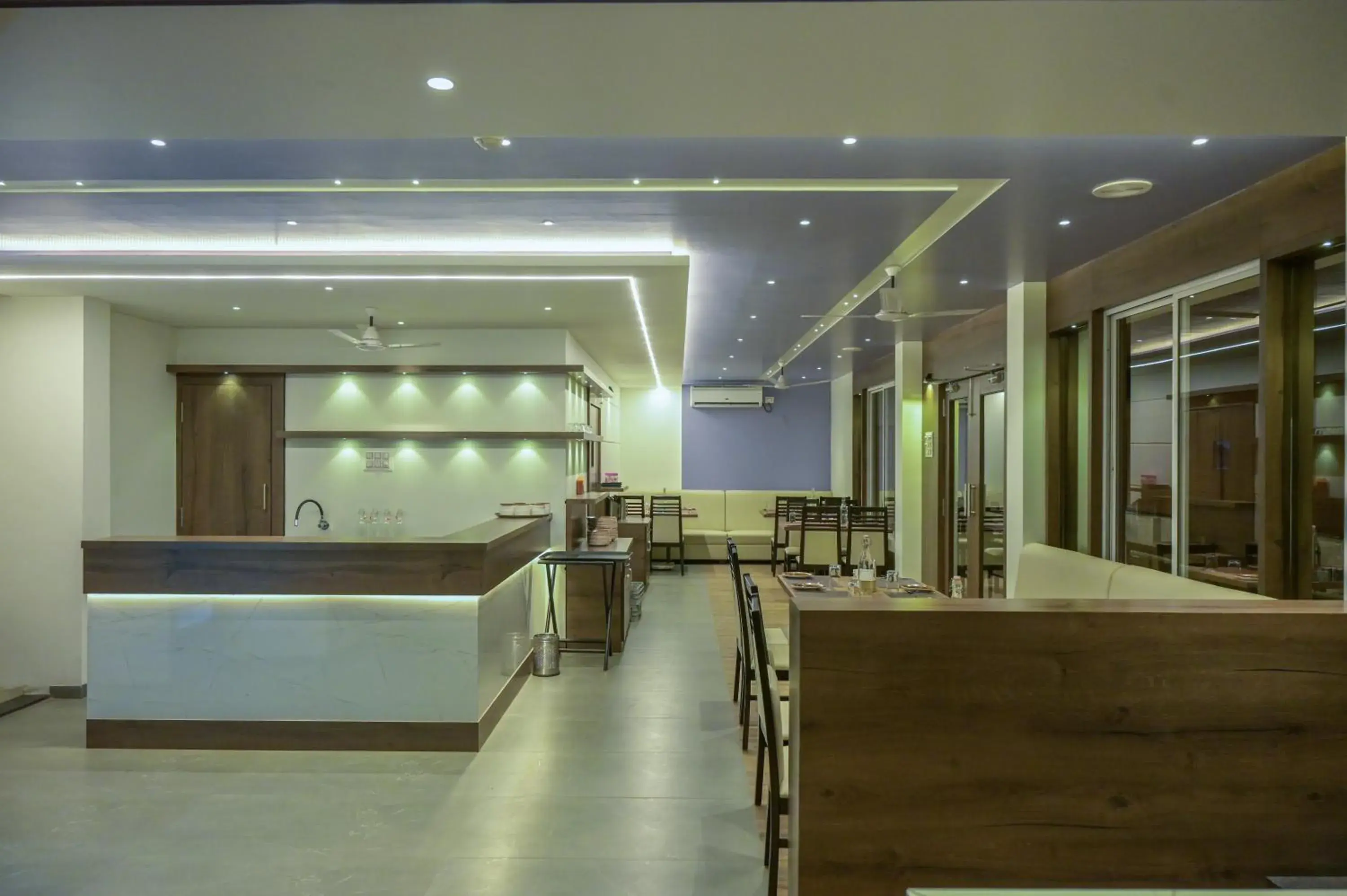 Restaurant/places to eat in Hotel Limelight Restaurant/places to eat in Hotel Limelight