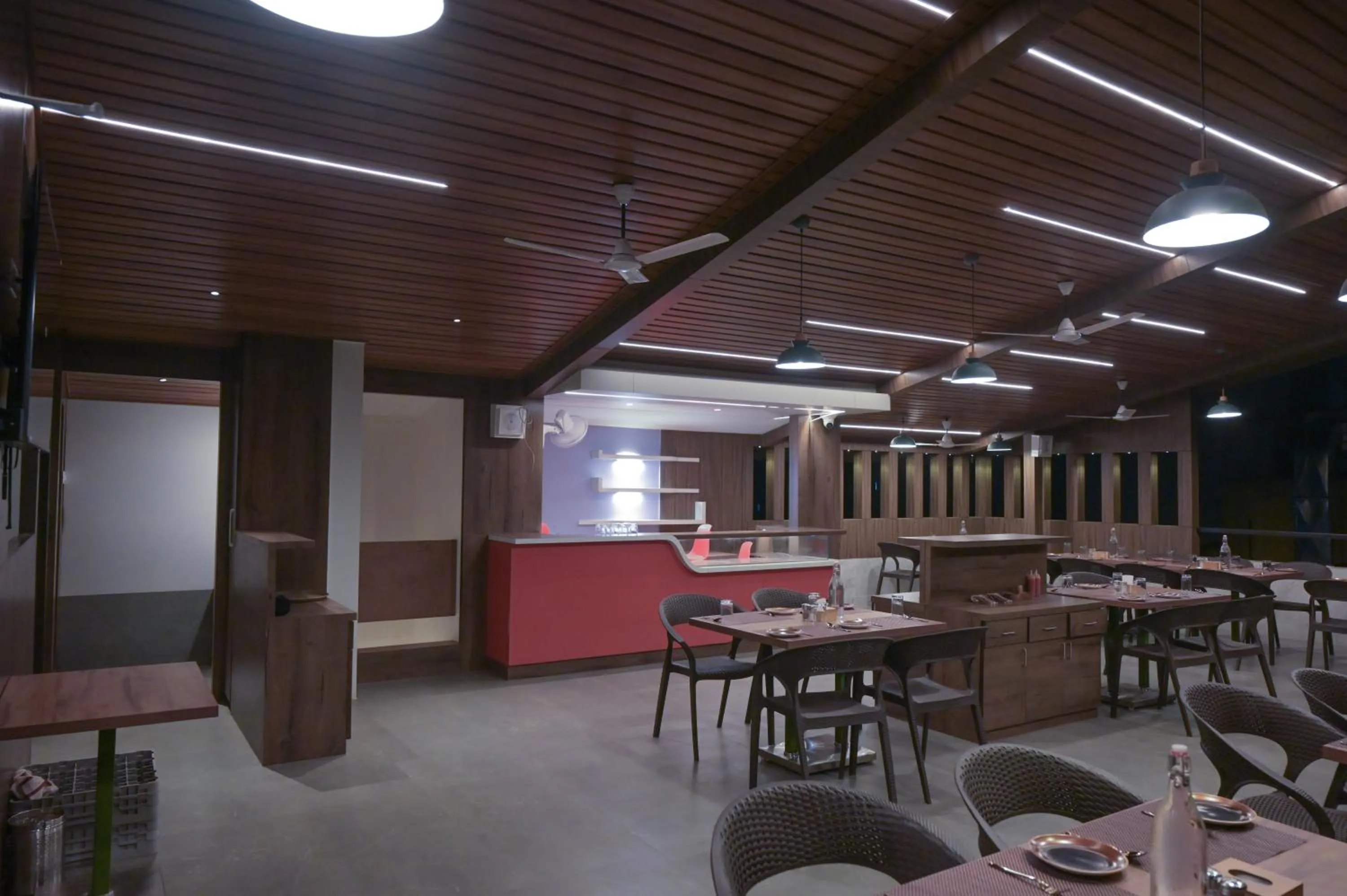 Restaurant/places to eat in Hotel Limelight