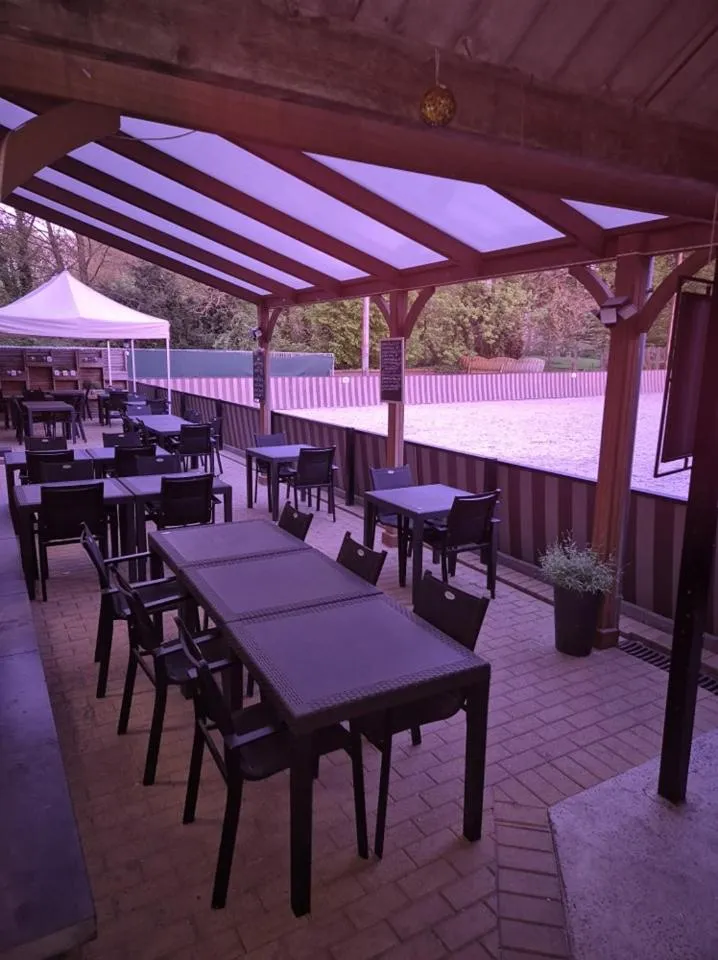 Restaurant/places to eat in Haras des Chartreux