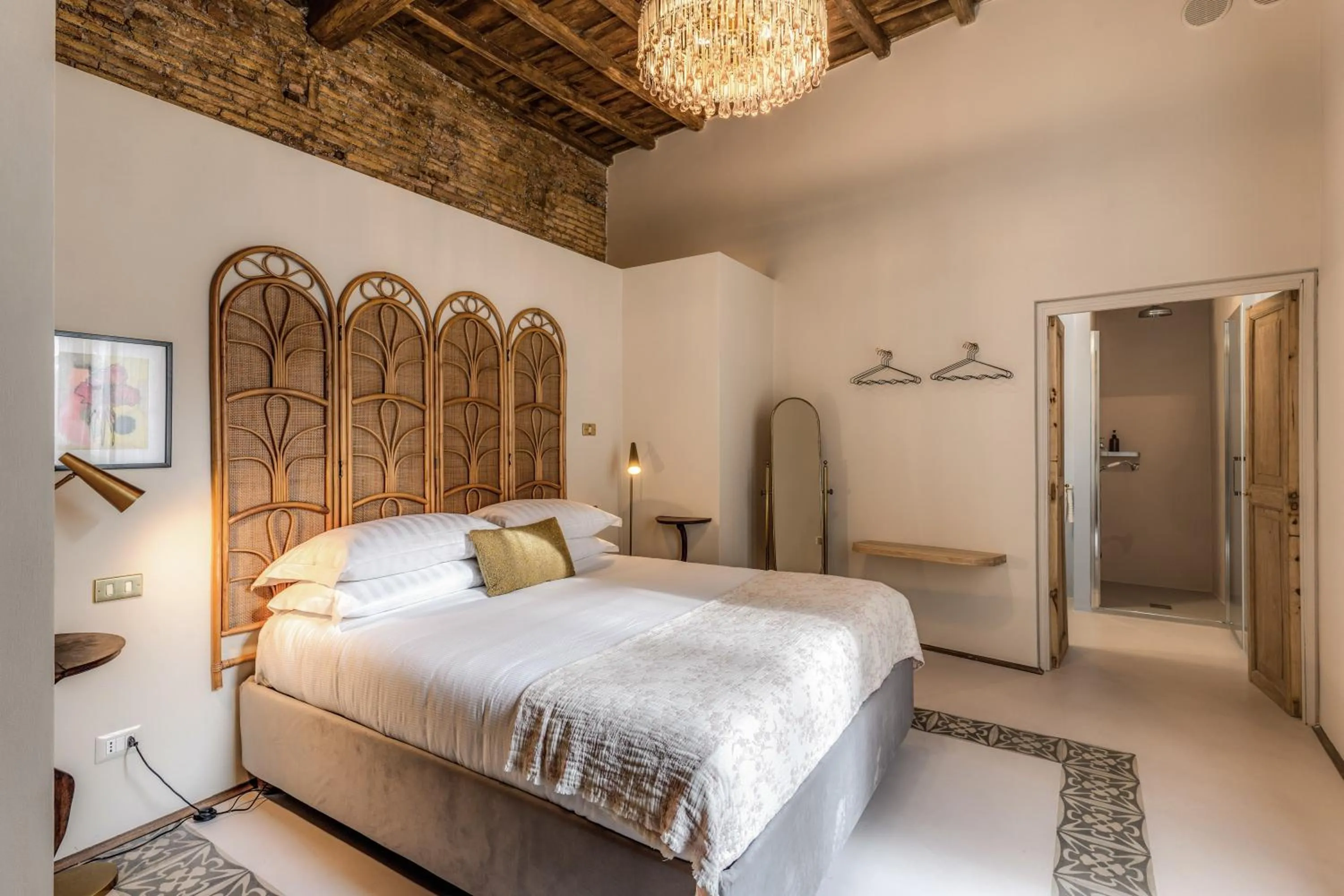 Shower, Bed in Residenza Brama - Art ApartHotel