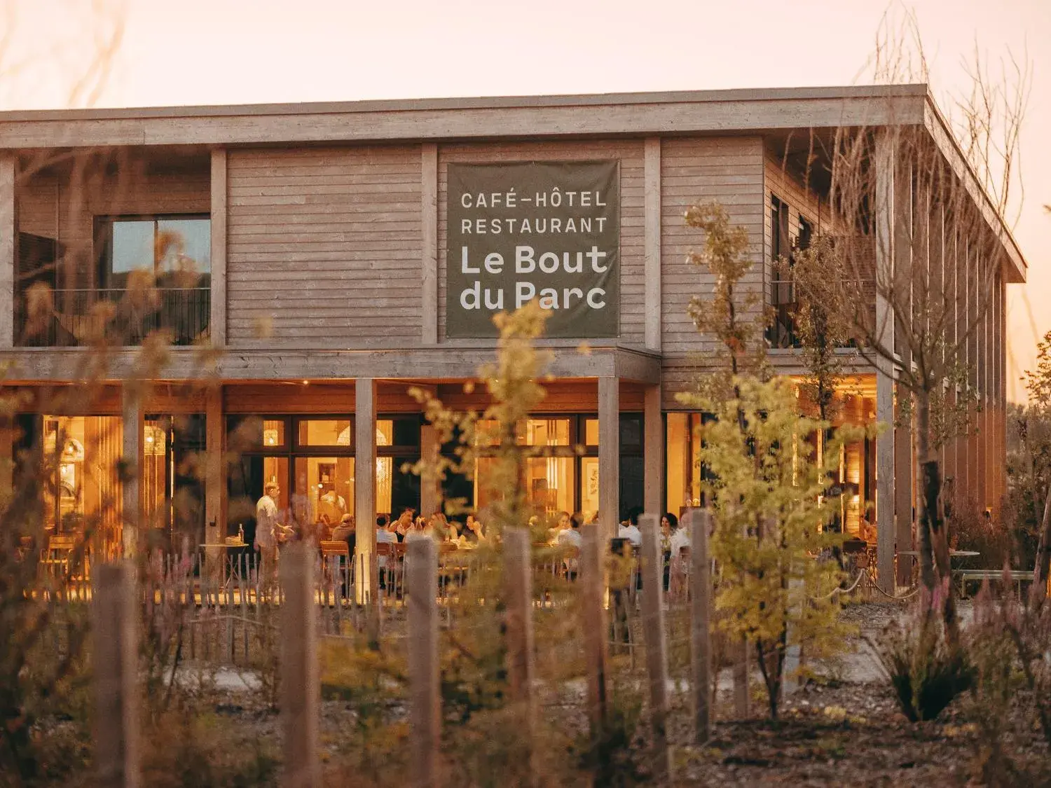 Property building in Hôtel le Bout du Parc de Versailles Property building in Hôtel le Bout du Parc de Versailles